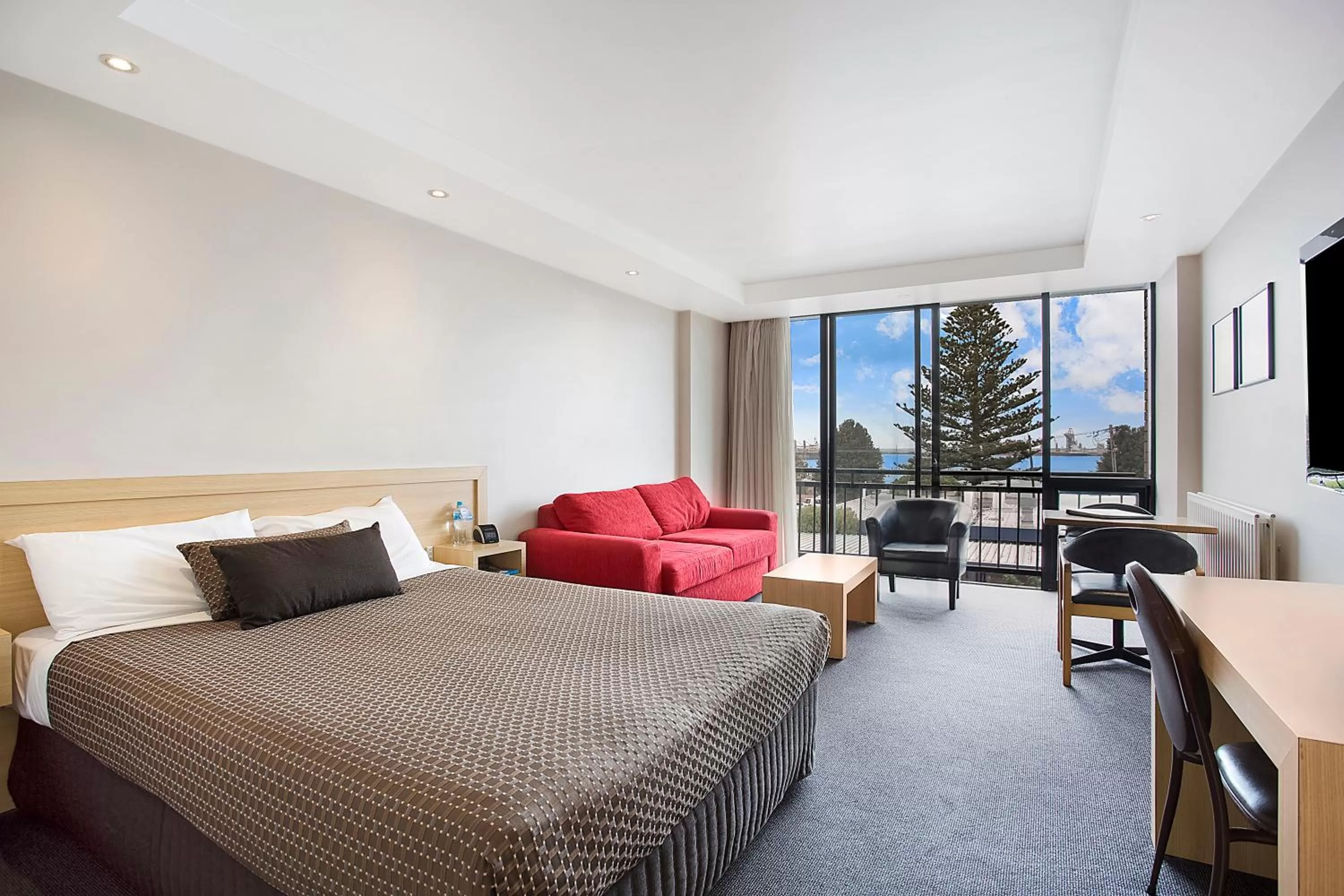 Bed in Richmond Henty Hotel