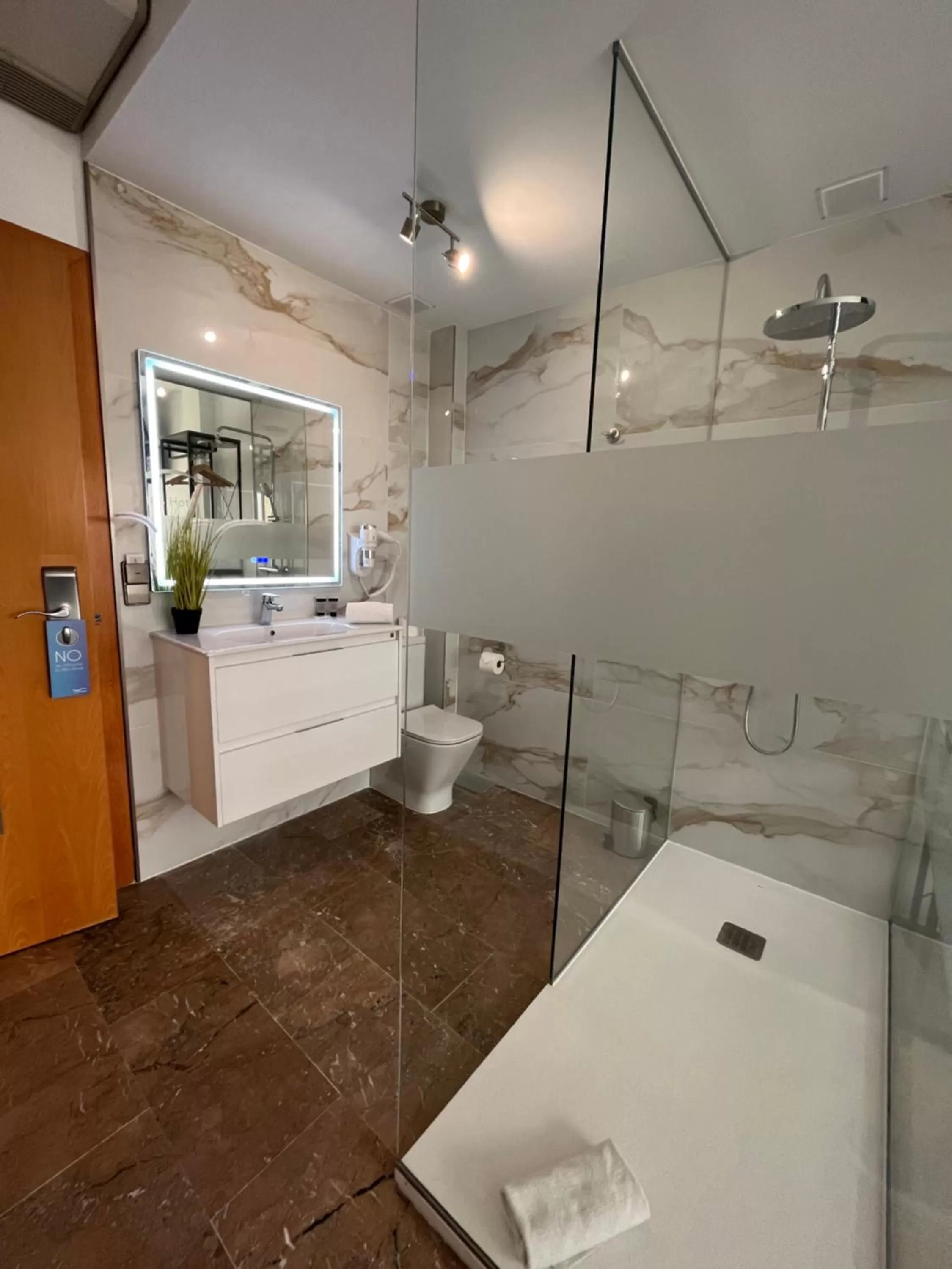 Shower in Hotel Port Sitges