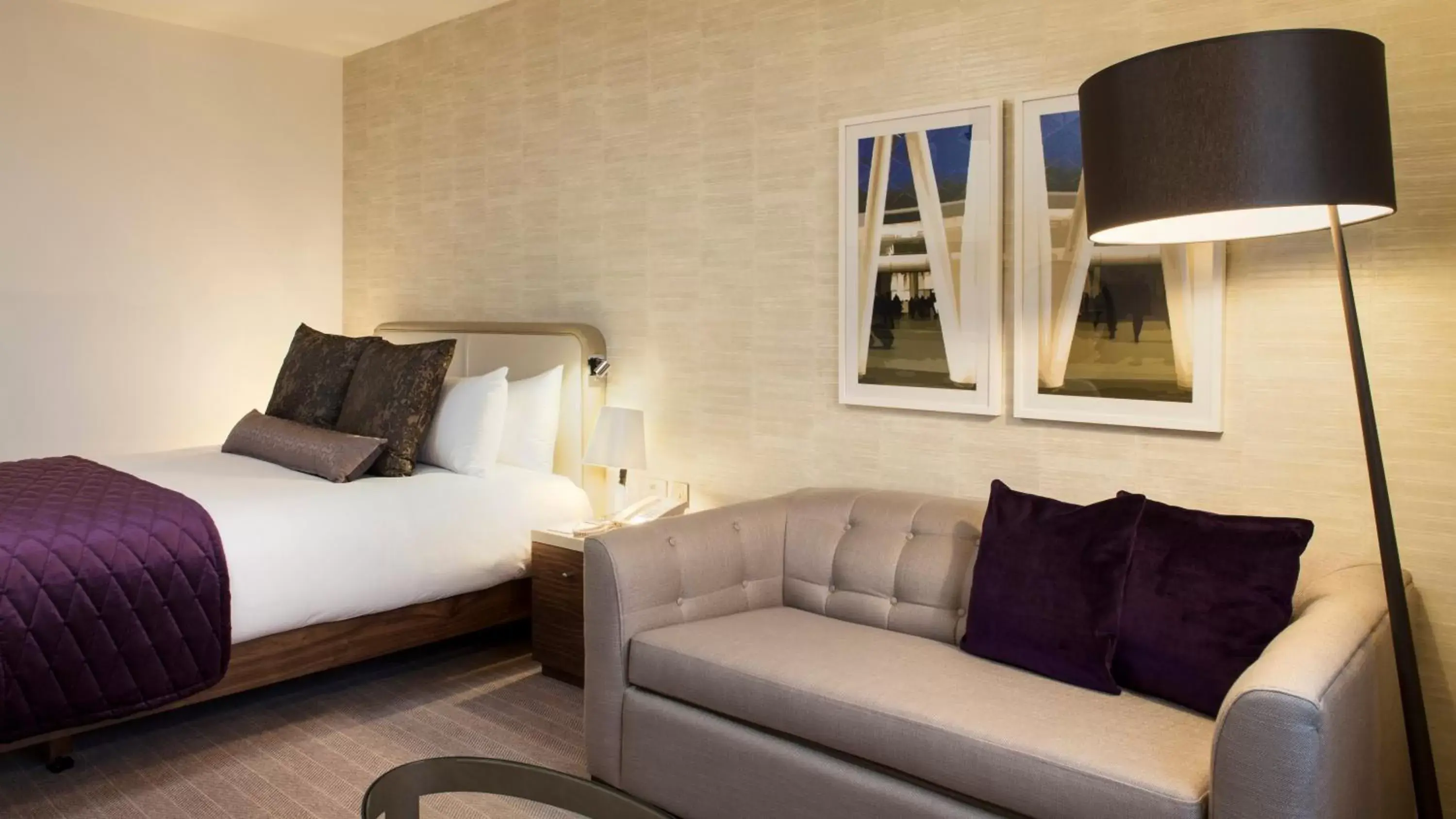 Photo of the whole room, Seating Area in Crowne Plaza London Kings Cross, an IHG Hotel