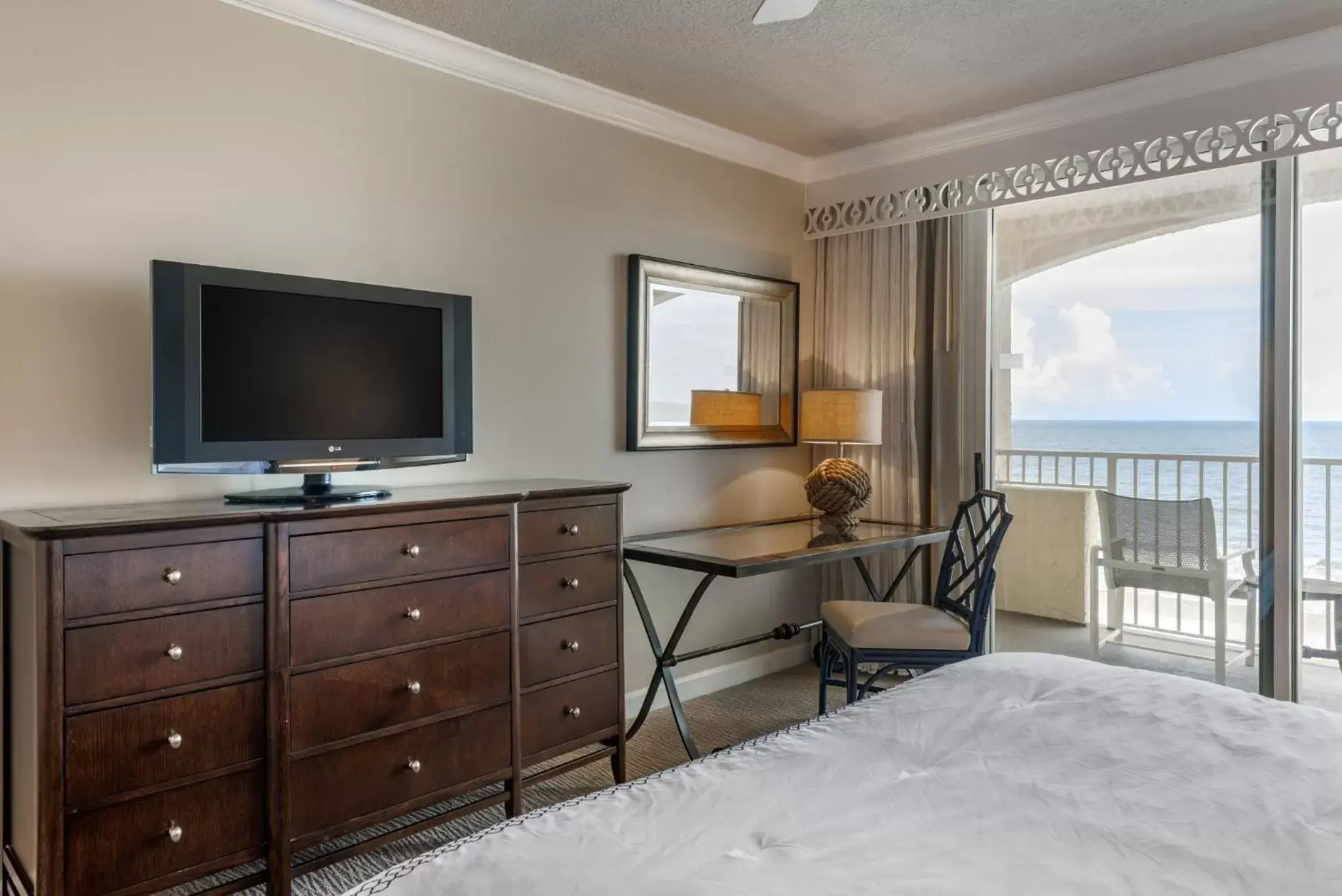 Bedroom, TV/Entertainment Center in Omni Amelia Island Resort