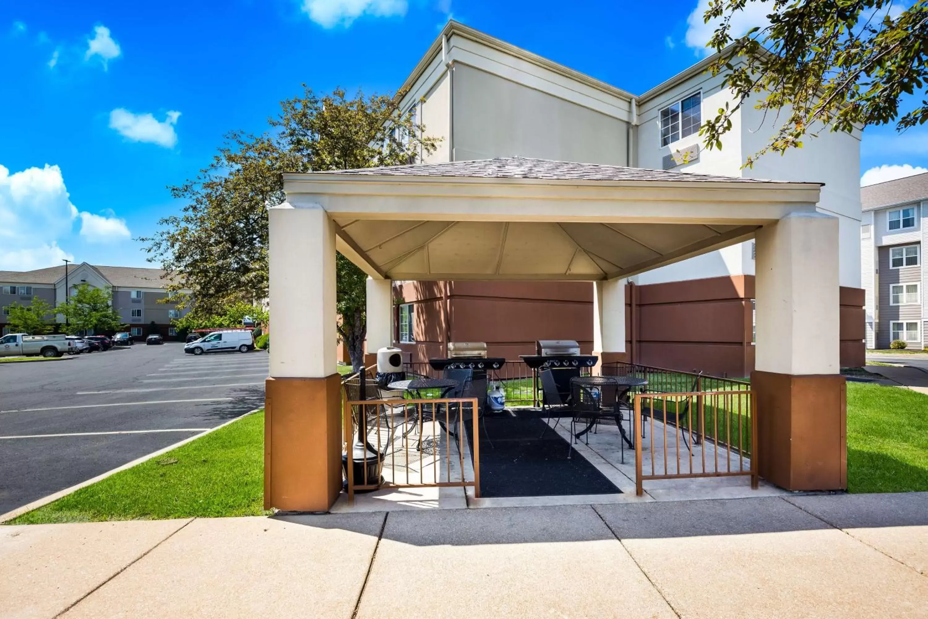 Property building in Sonesta Simply Suites St Louis Earth City Property building in Sonesta Simply Suites St Louis Earth City