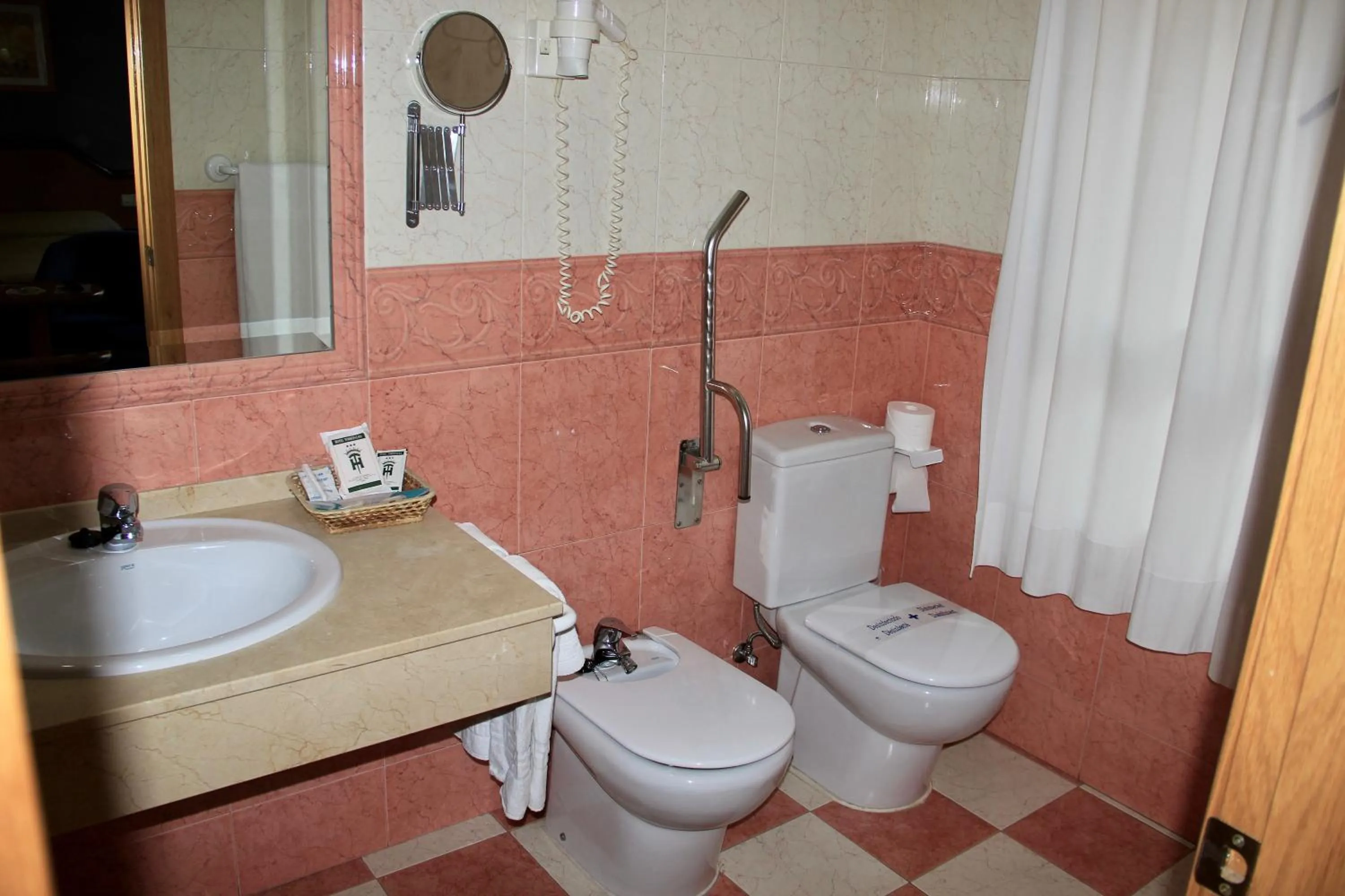 Bathroom in Hotel Torrepalma