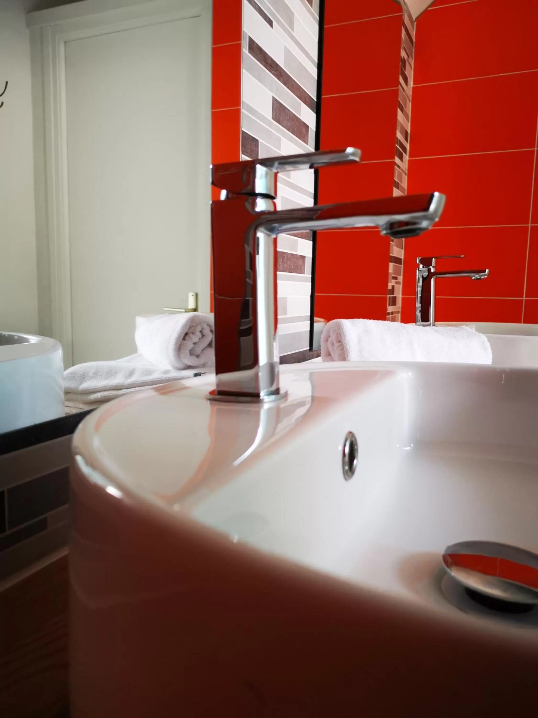 Bathroom in Les chambres du Bistro du Canal