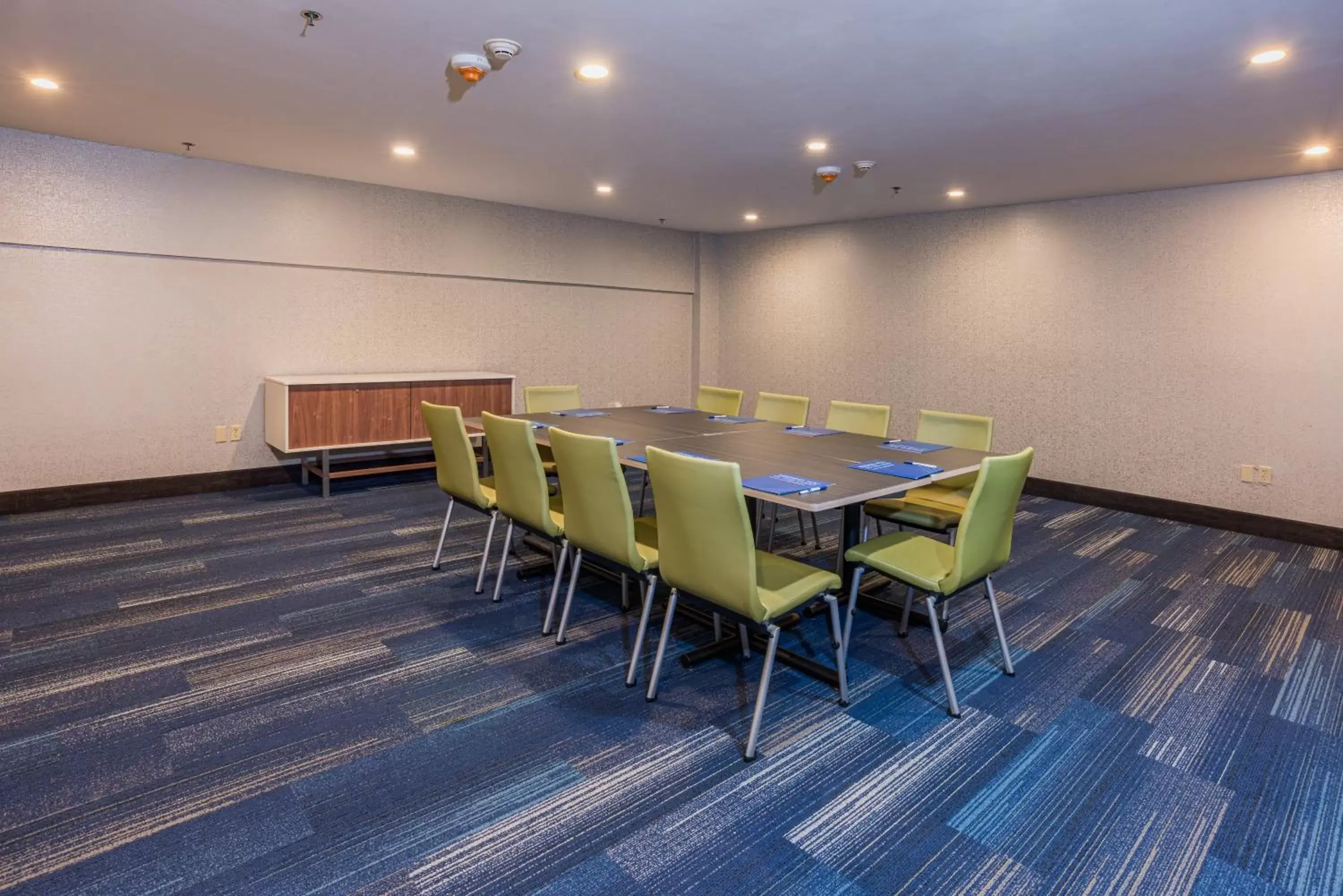 Meeting/conference room in Holiday Inn Express Hotel & Suites Swansea, an IHG Hotel