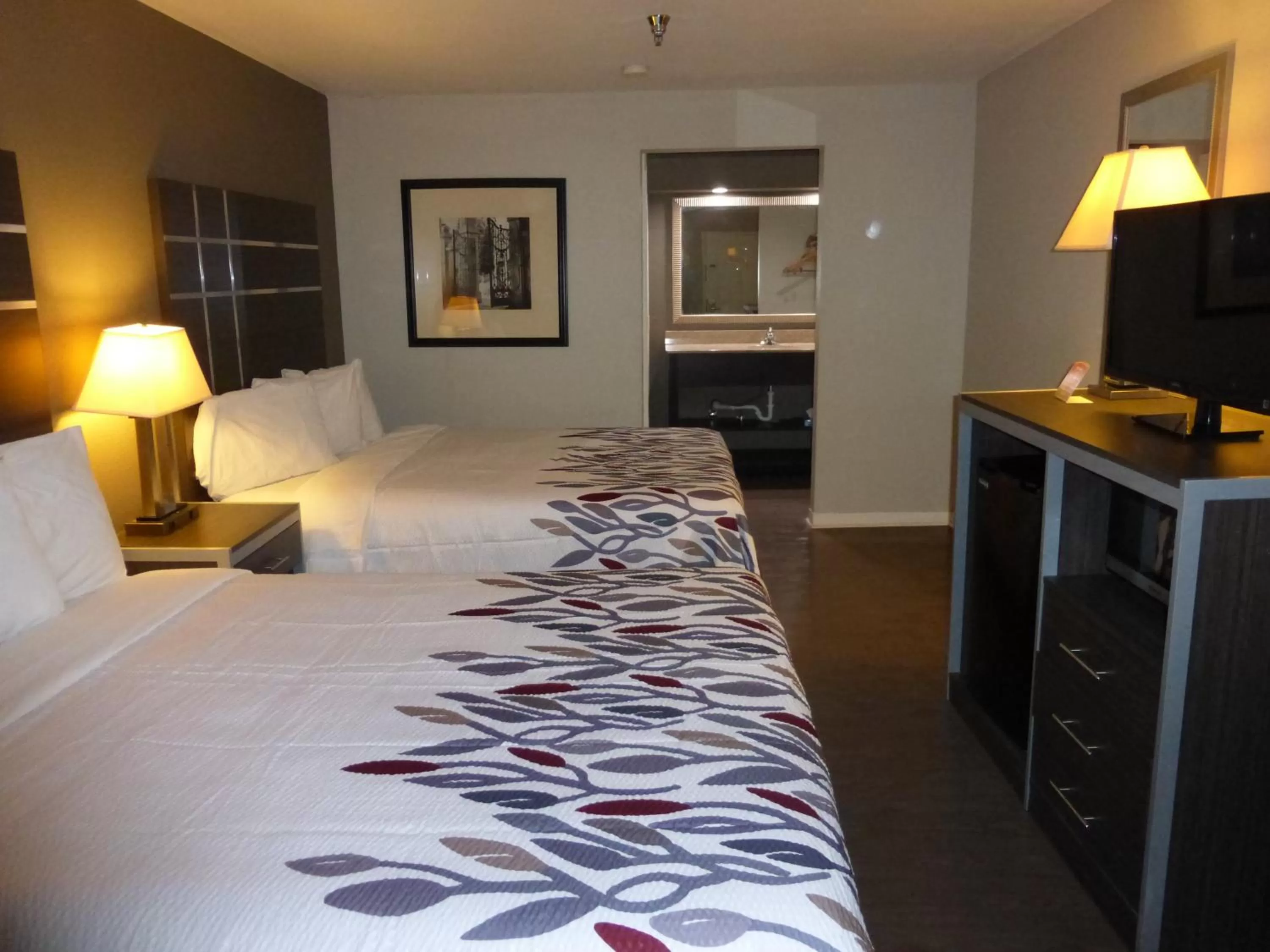 Photo of the whole room, Bed in Red Roof Inn Columbia, TN