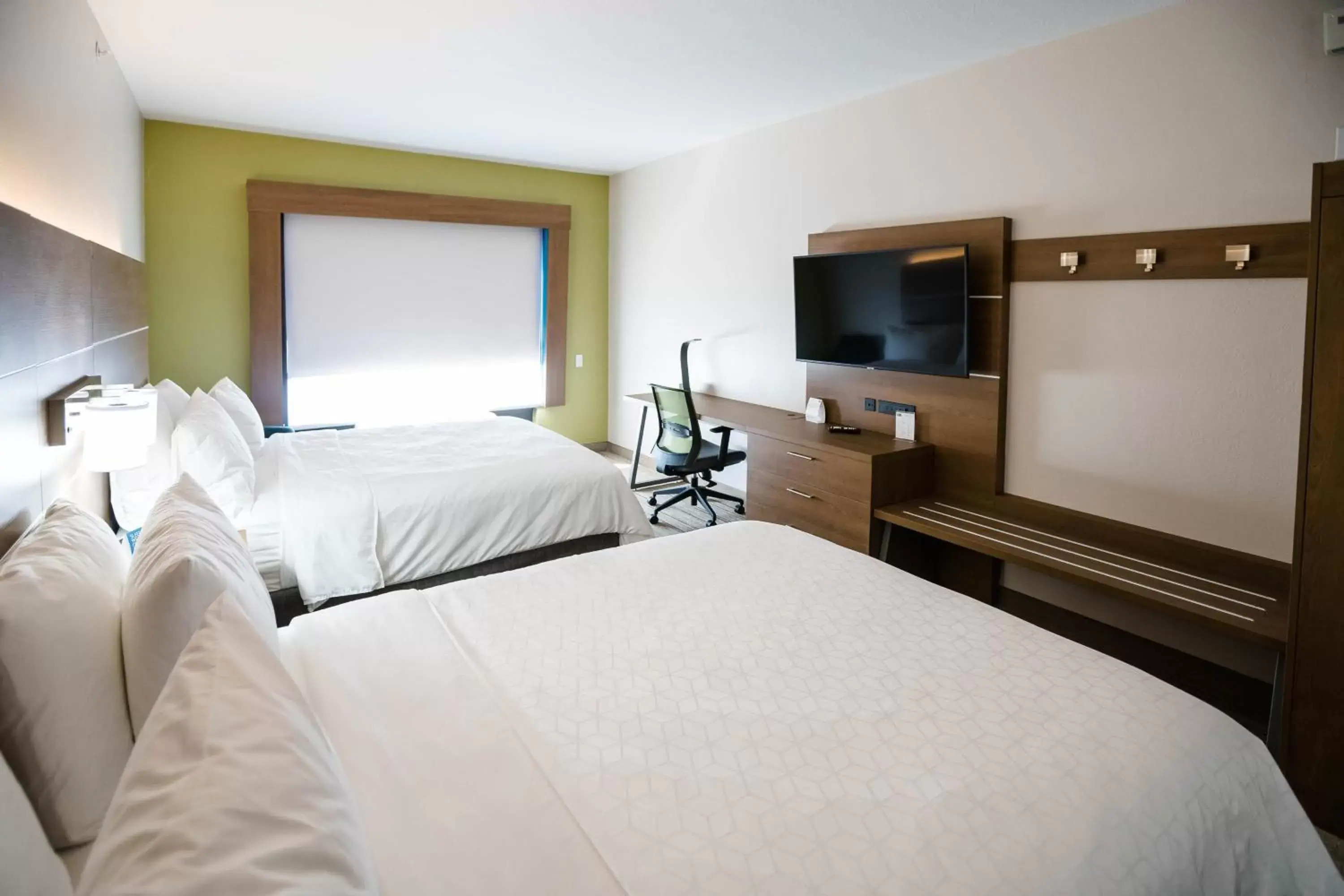Photo of the whole room, Bed in Holiday Inn Express & Suites Knoxville-Farragut, an IHG Hotel