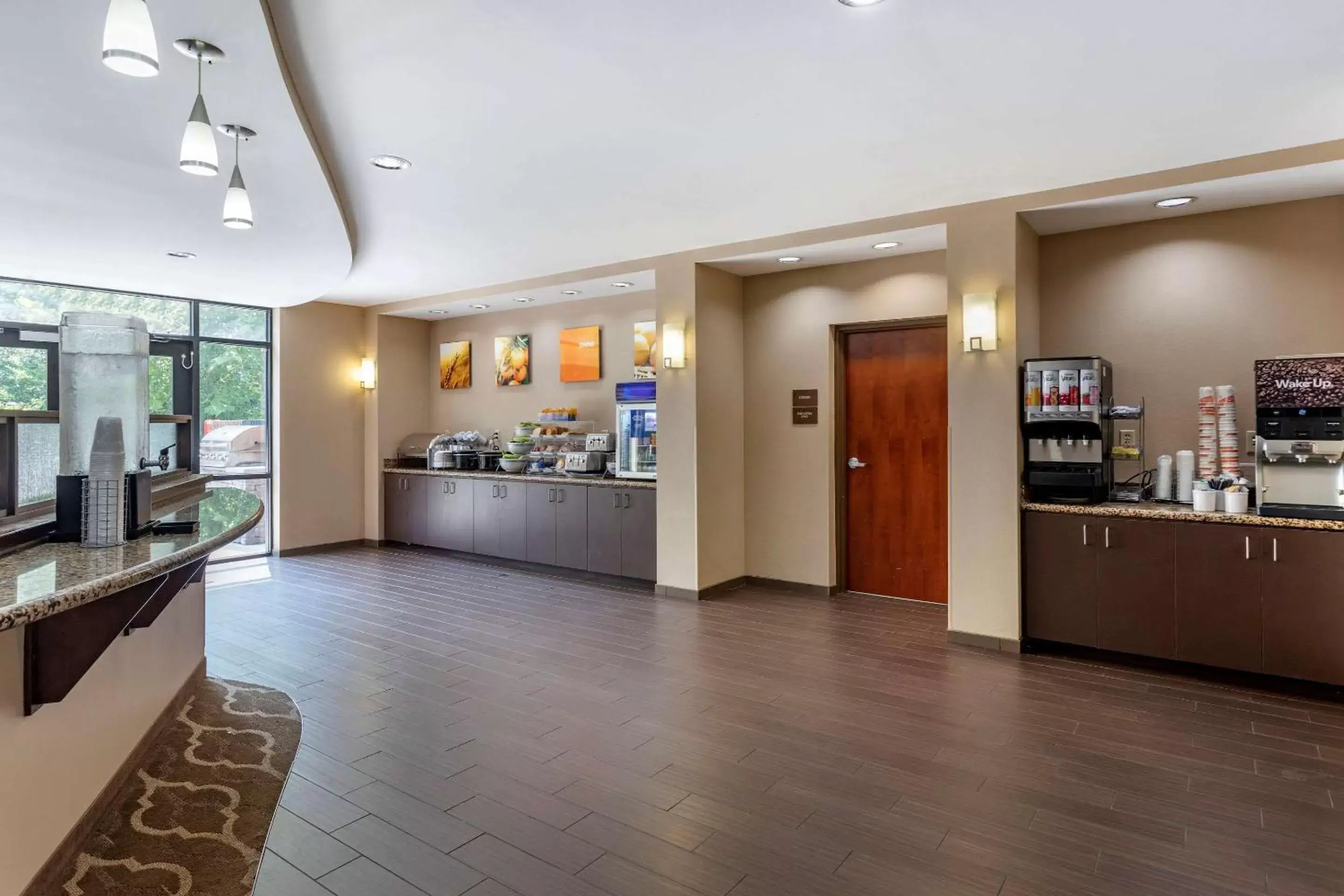 Restaurant/places to eat, Lobby/Reception in Comfort Suites Manchester