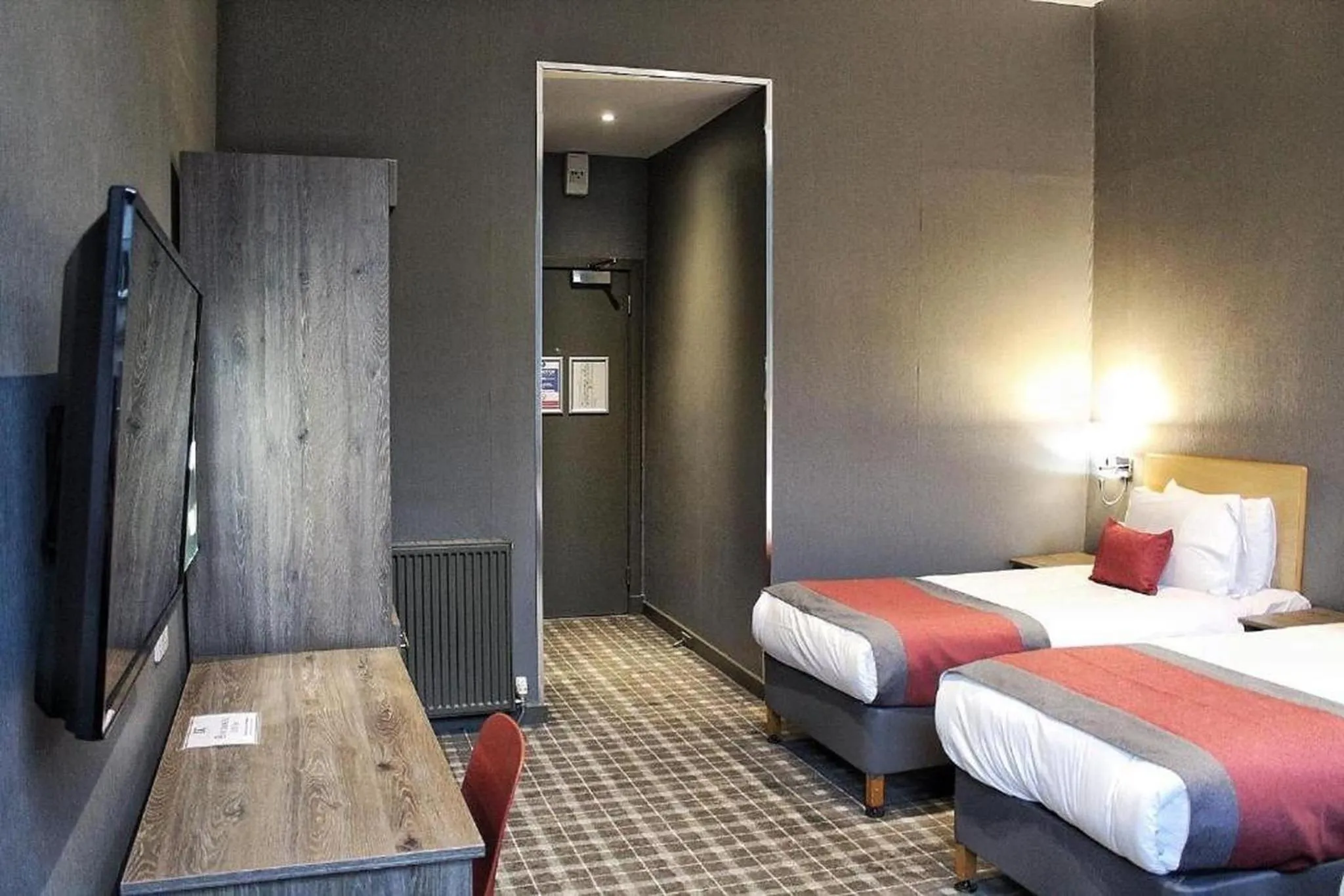 Bed in Devoncove Hotel Glasgow