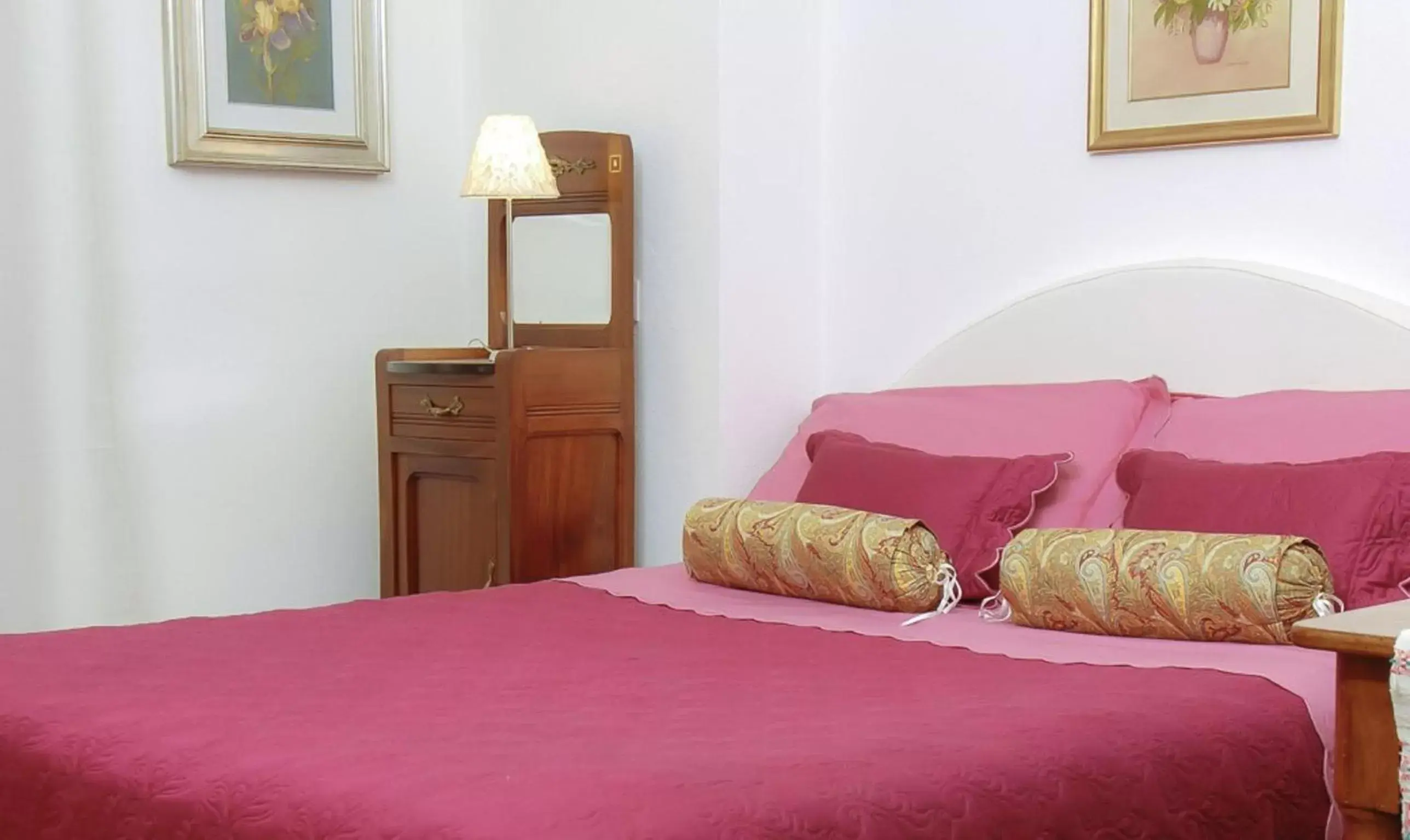 Bedroom, Bed in Hotel Su Barchile
