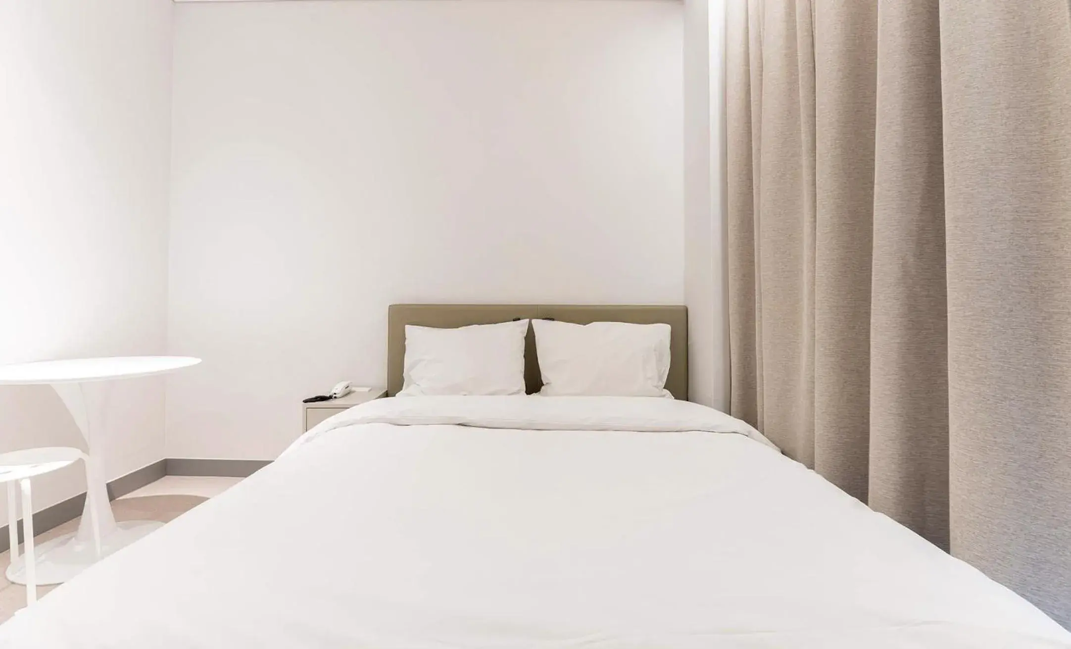 Bed in H Avenue Hotel Idae Sinchon