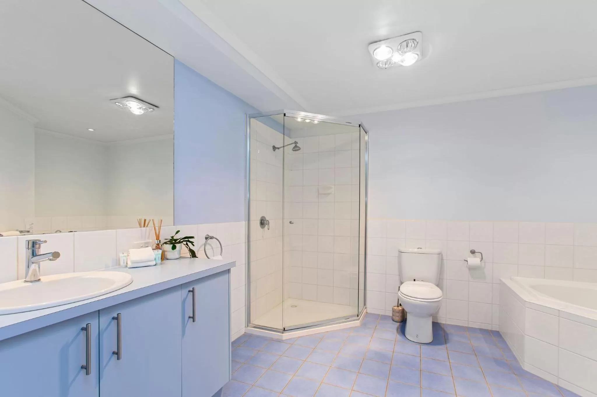 Bathroom in Whitecrest Eco Apartments Great Ocean Road