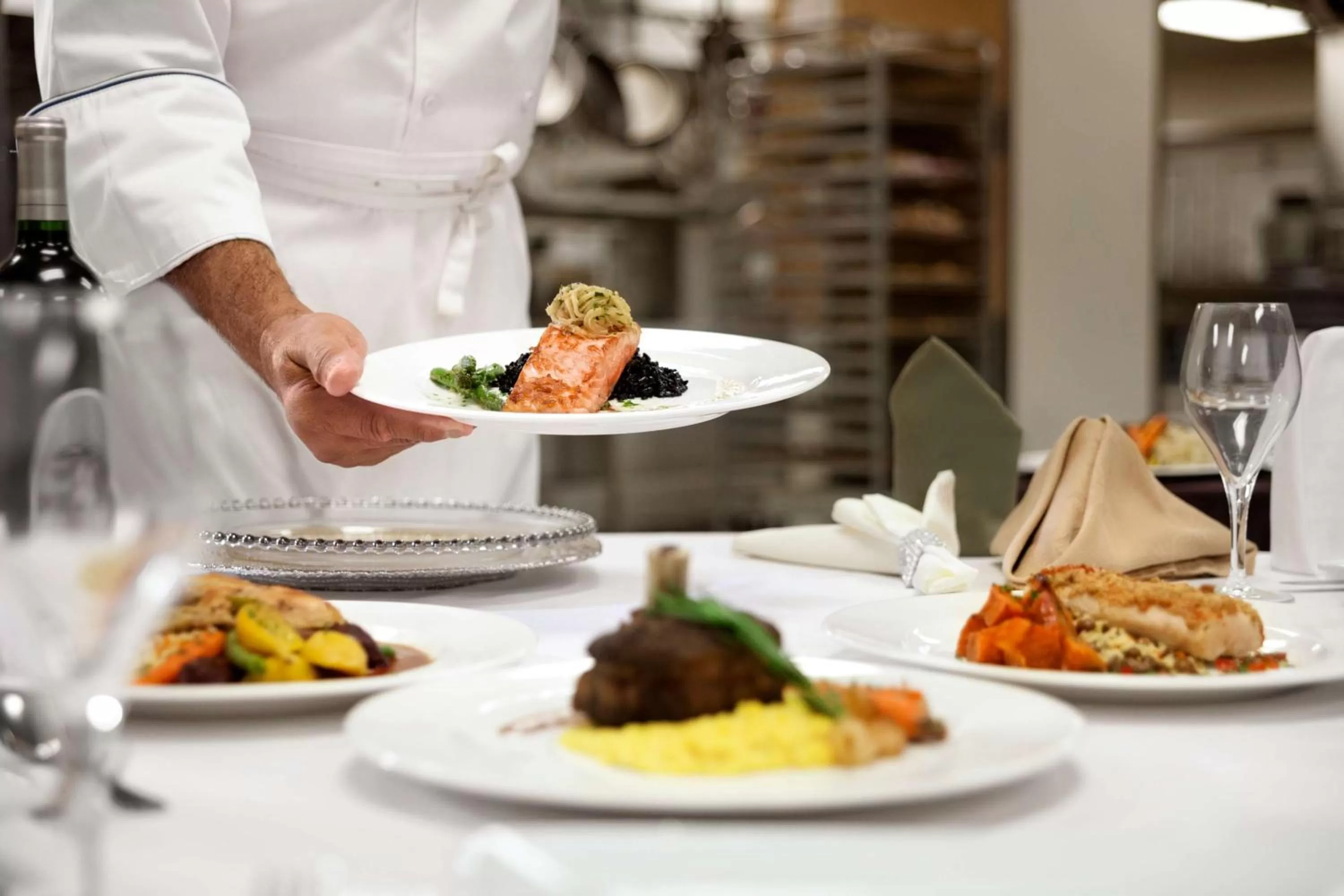 Restaurant/places to eat in Embassy Suites by Hilton Orlando Lake Buena Vista South