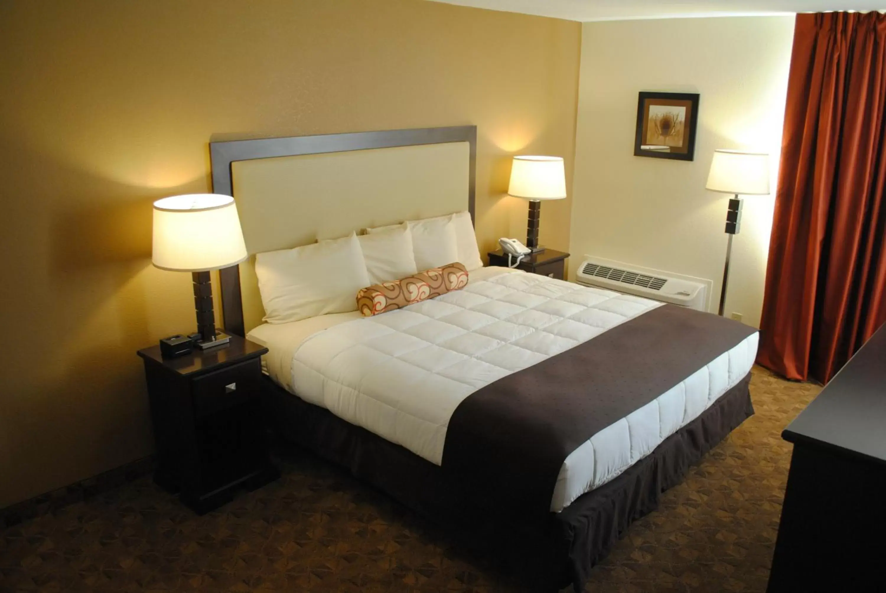 Bedroom, Bed in Village Inn Clemmons-Winston Salem, Trademark by Wyndham