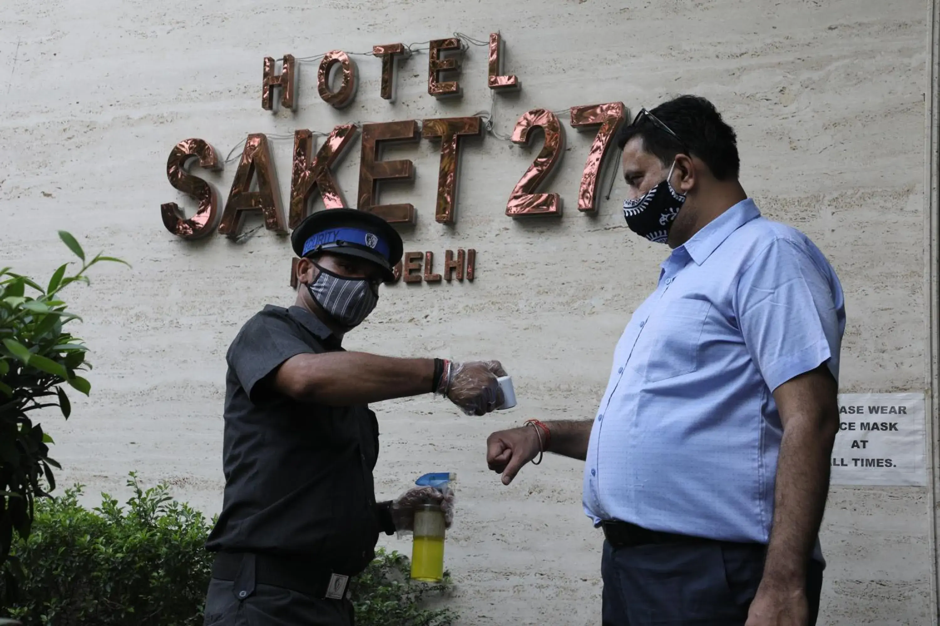 Facade/entrance in Hotel Saket 27