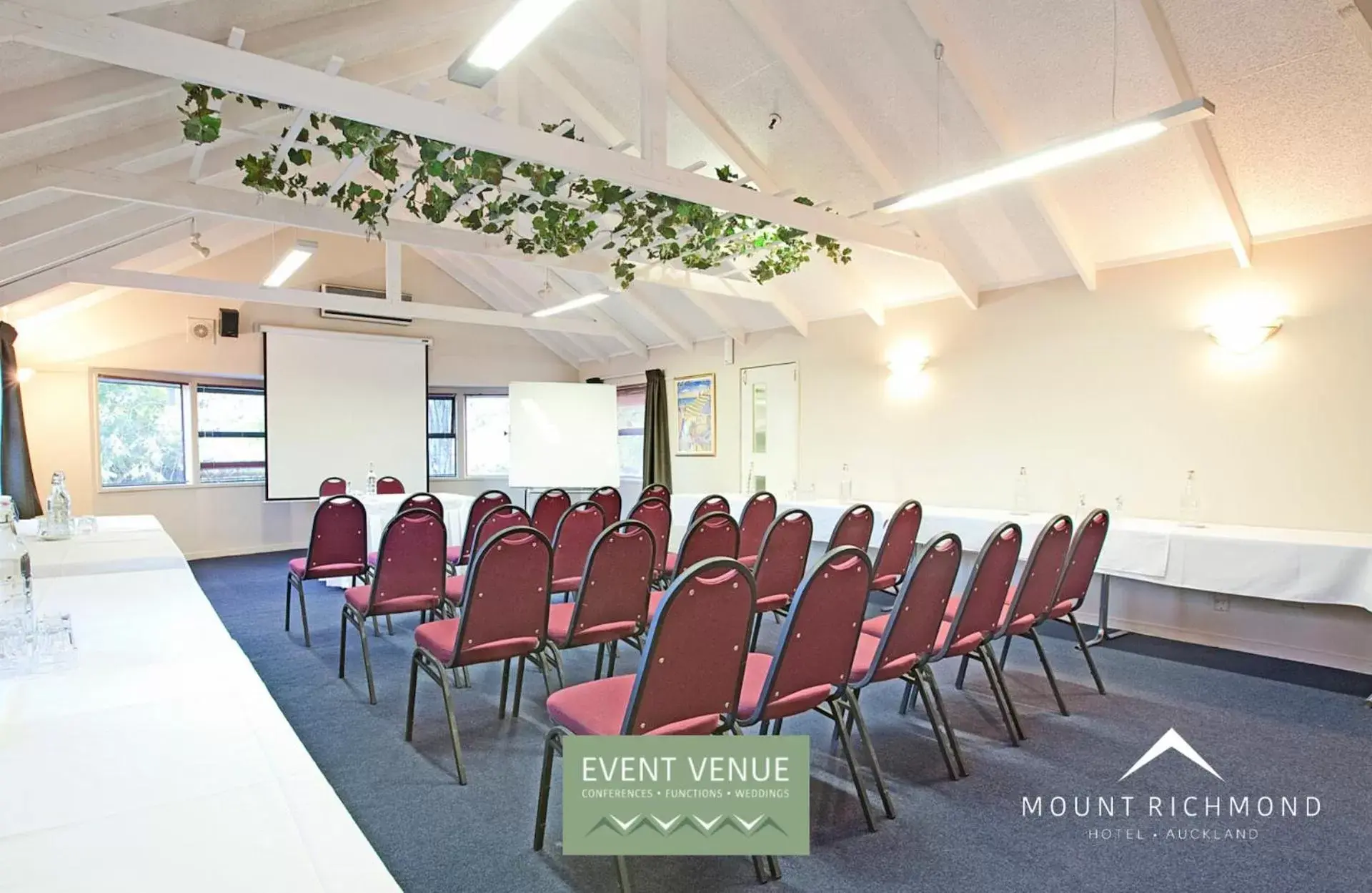 Meeting/conference room in Mount Richmond Hotel