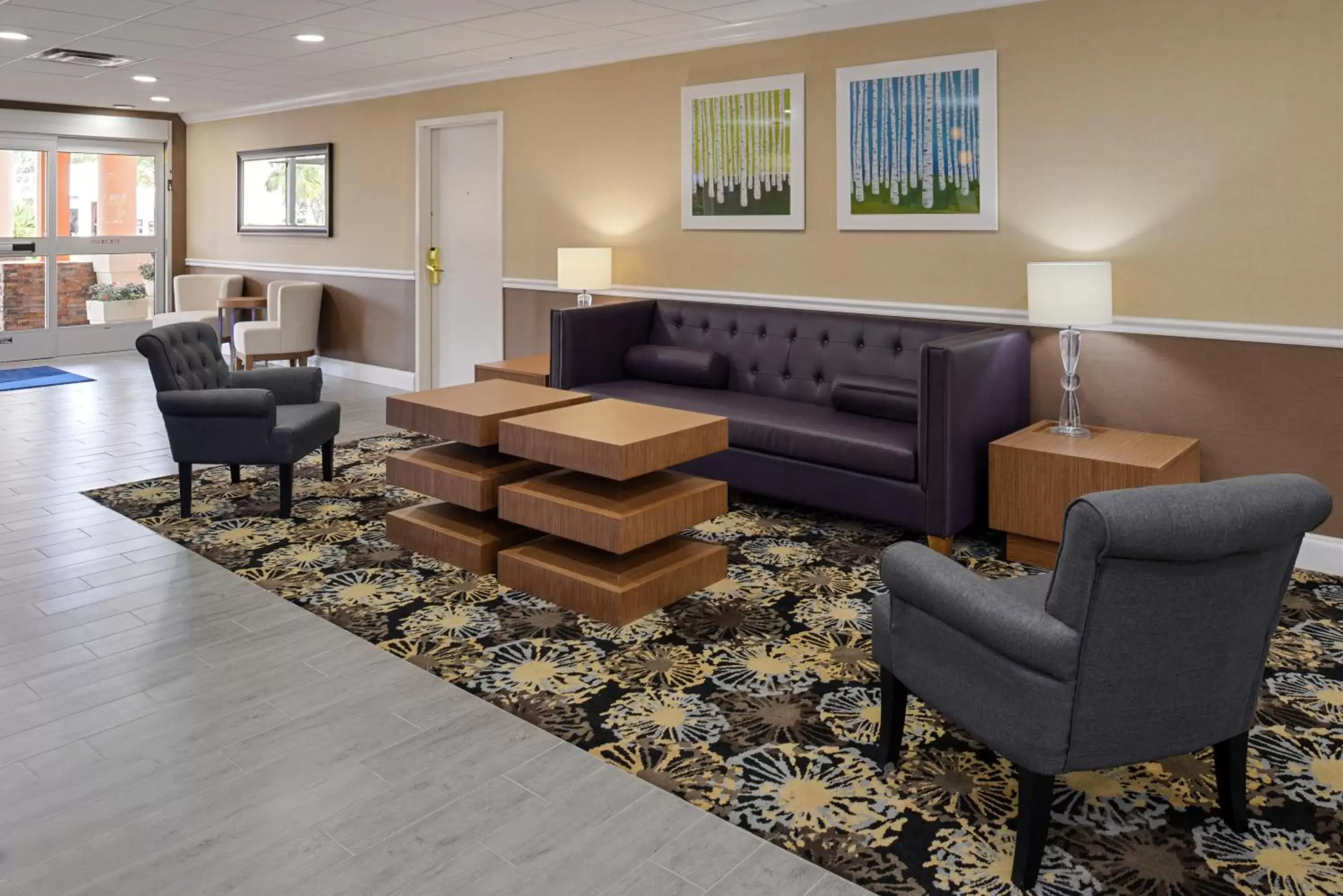 Lobby or reception, Seating Area in Holiday Inn Express Hotel & Suites Bonita Springs/Naples, an IHG Hotel