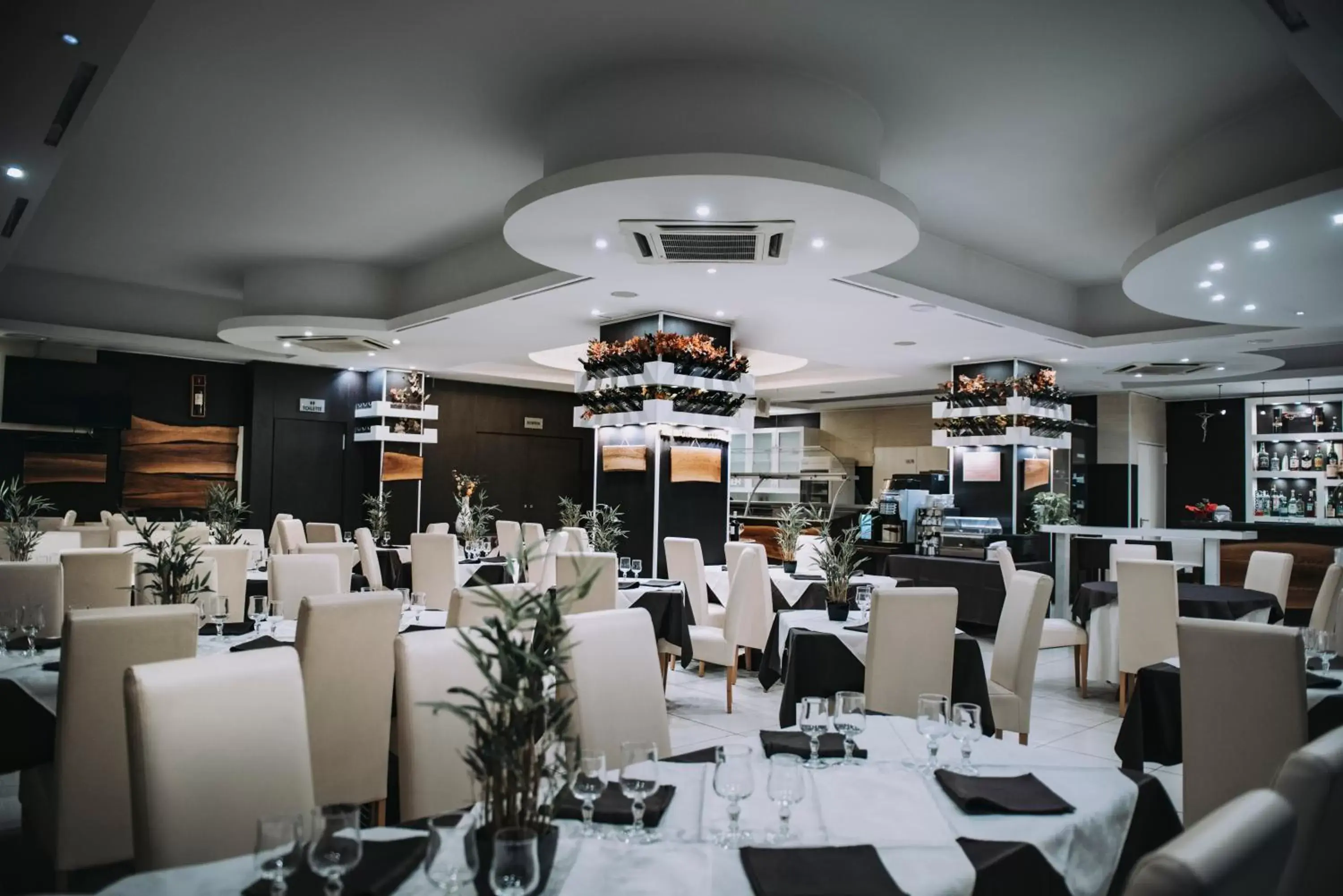 Restaurant/Places to Eat in Hotel Casale dei Greci