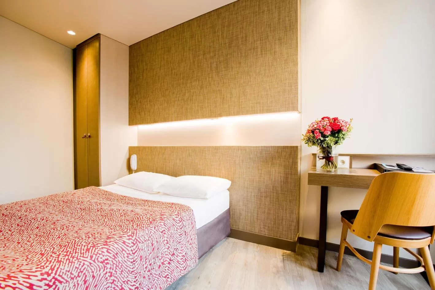 Bed in Central Hotel Paris