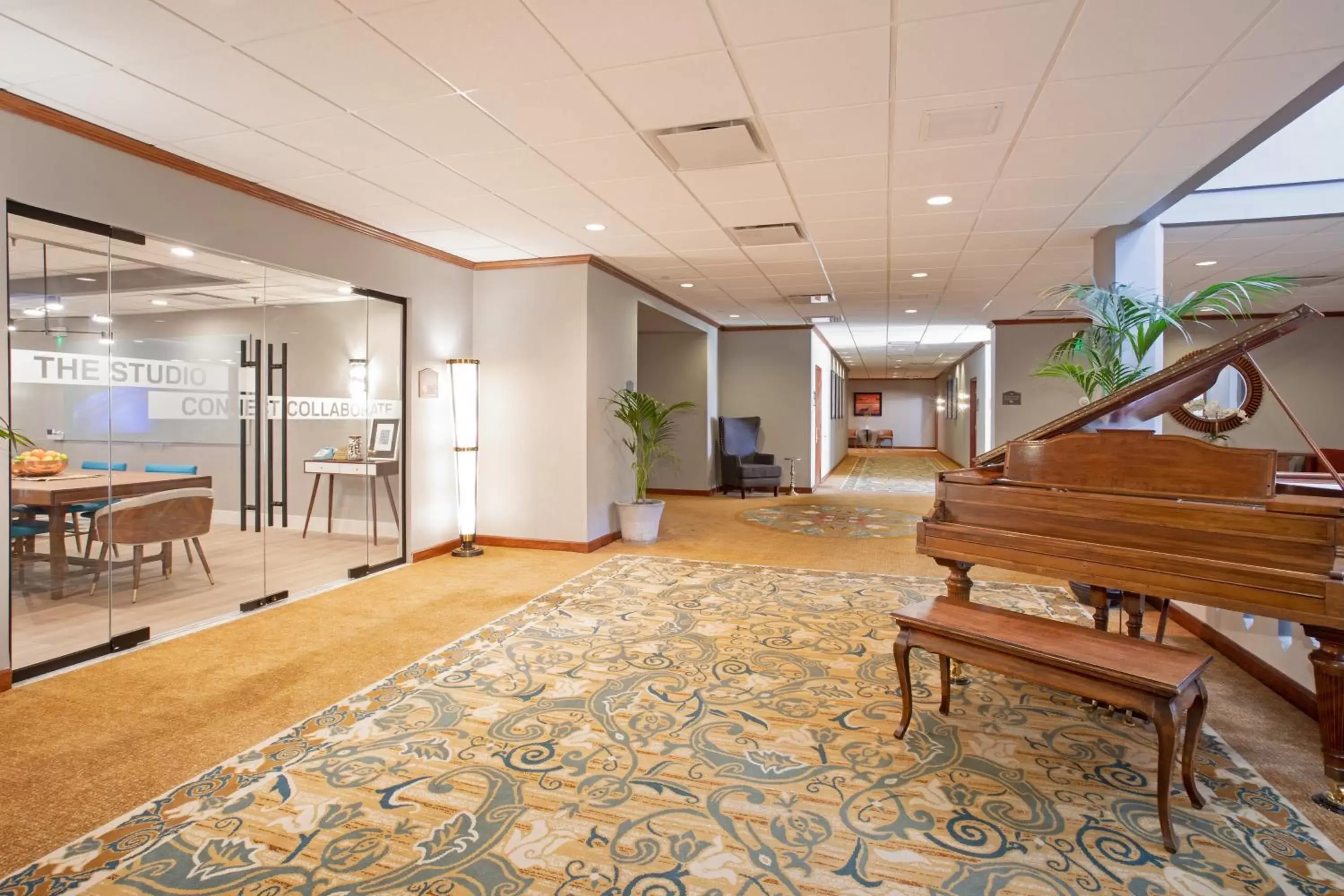 Meeting/conference room, Lobby/Reception in Crowne Plaza Phoenix - Chandler Golf Resort, an IHG Hotel