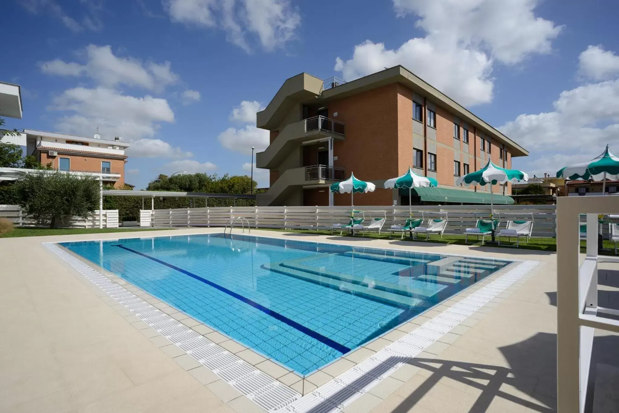 Swimming pool, Property Building in Best Western Hotel Rome Airport
