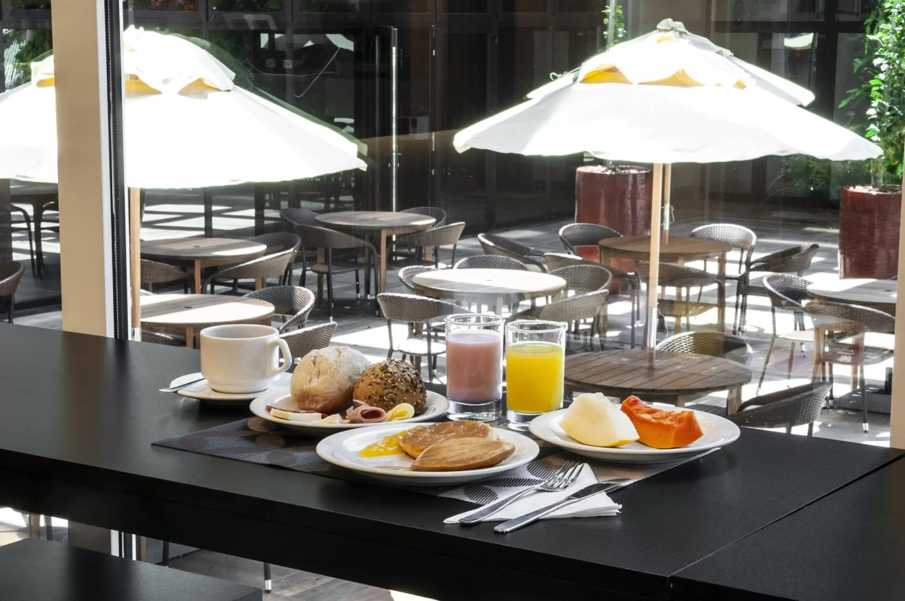 Breakfast in Holiday Inn Express - Farroupilha, um Hotel IHG Breakfast in Holiday Inn Express - Farroupilha, um Hotel IHG