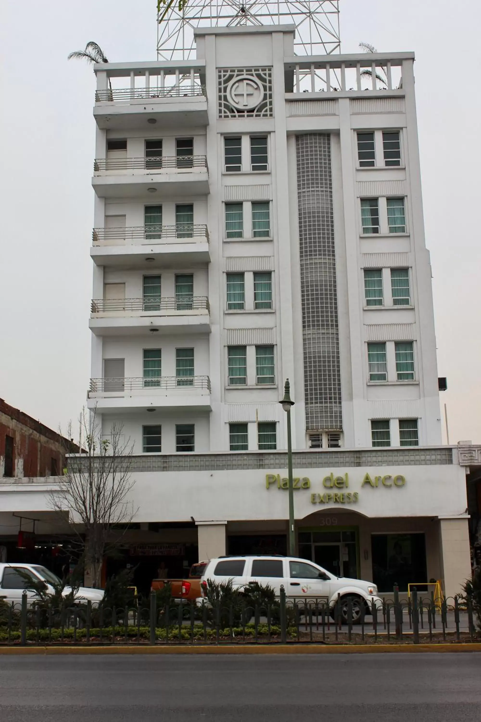 Facade/entrance, Property Building in Hotel Plaza del Arco Express