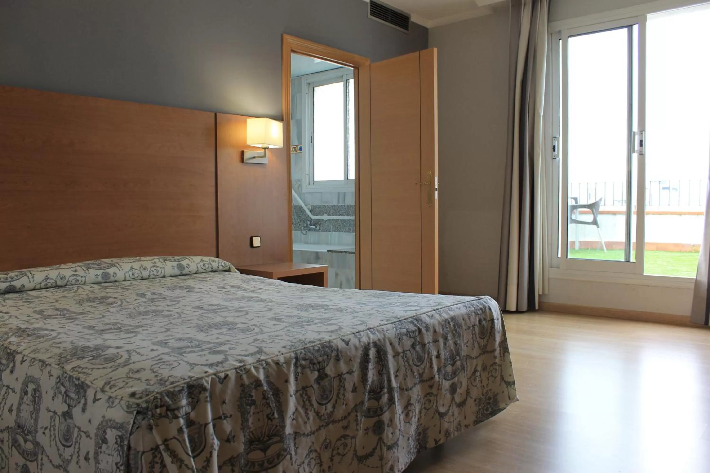 Bedroom, Bed in Ramblas Hotel