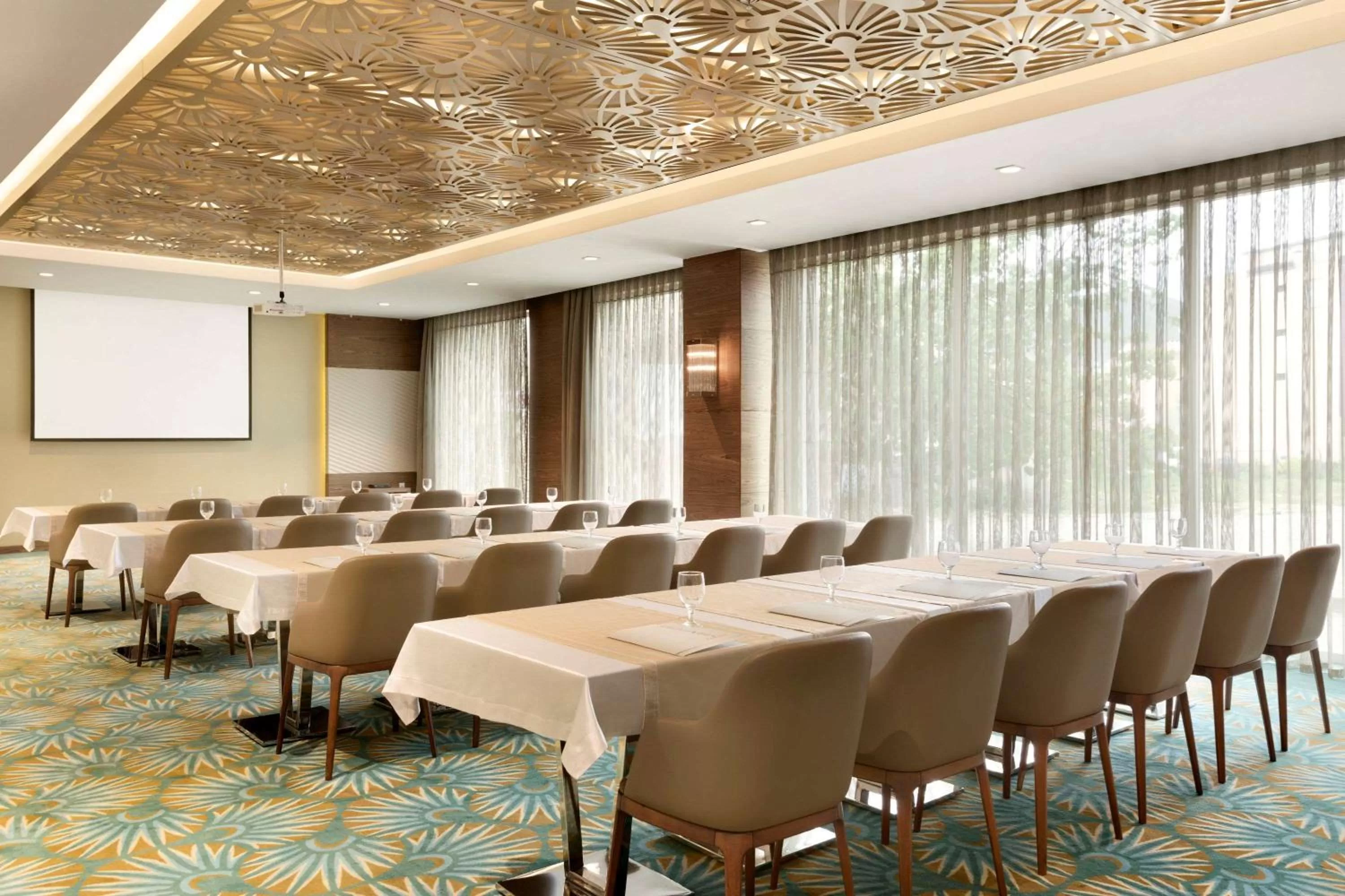 Meeting/conference room in Ramada by Wyndham Gemli̇k