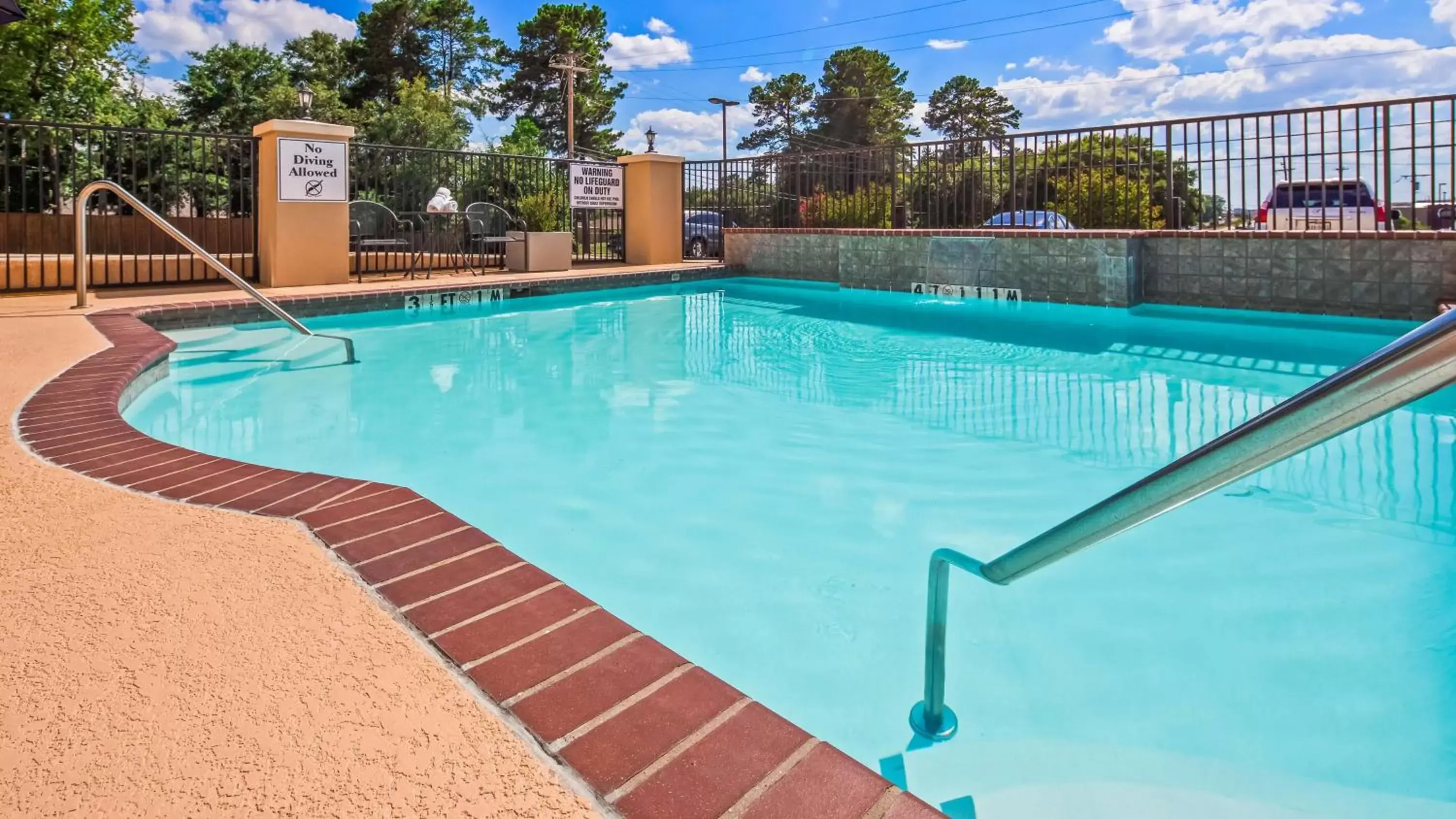 On site, Swimming Pool in Best Western Longview