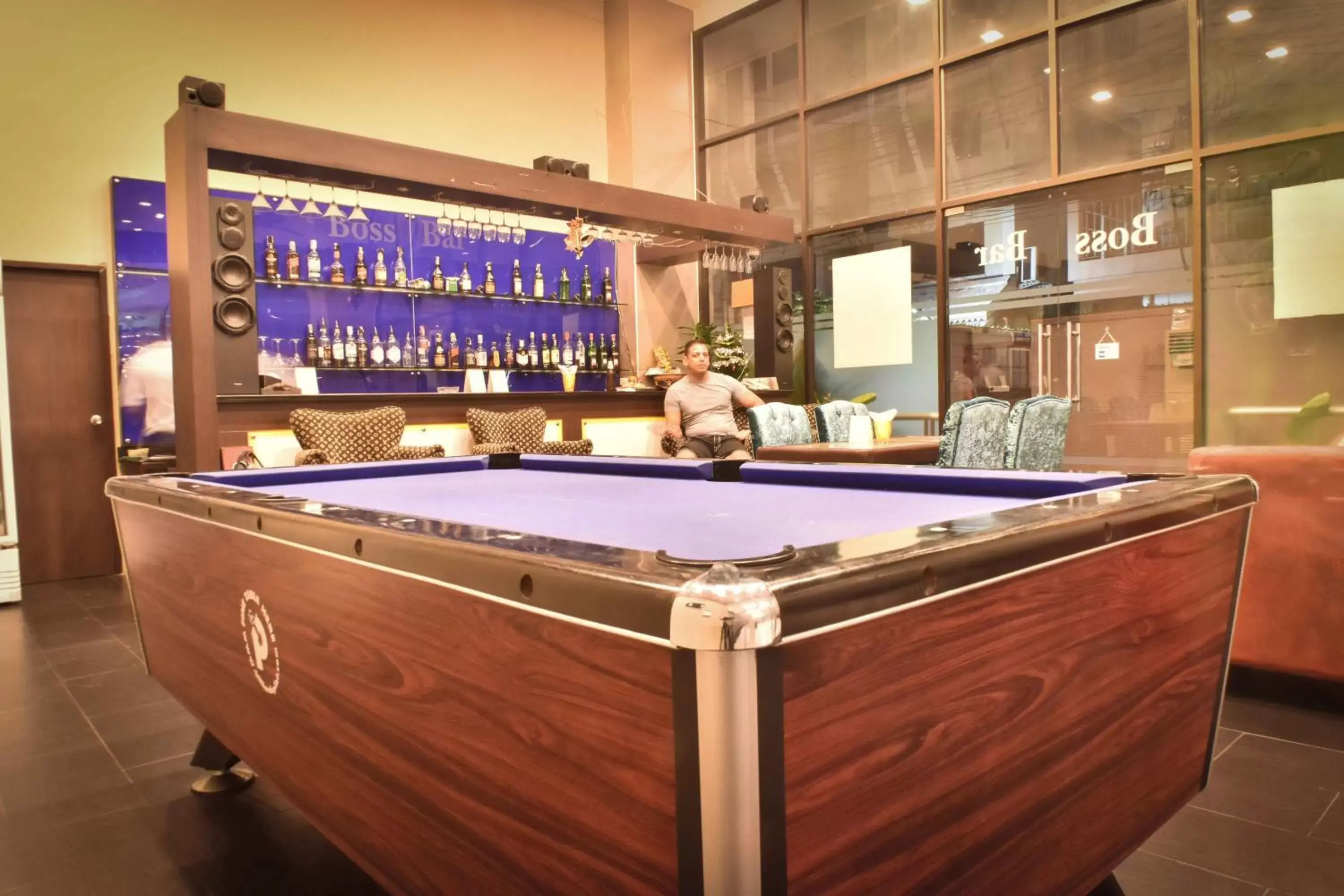Lounge or bar, Billiards in Boss Suites Nana Hotel