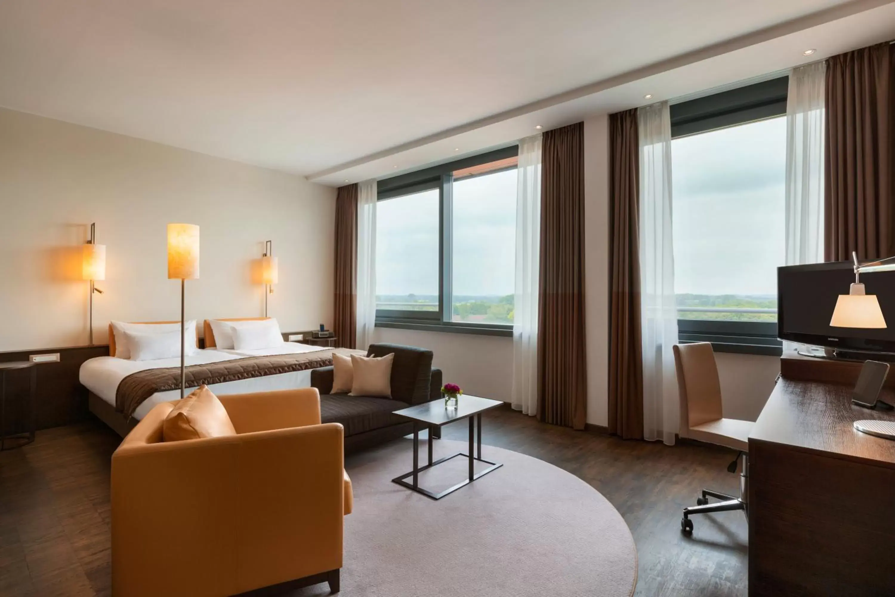 Living room, Seating Area in Infinity Hotel & Conference Resort Munich