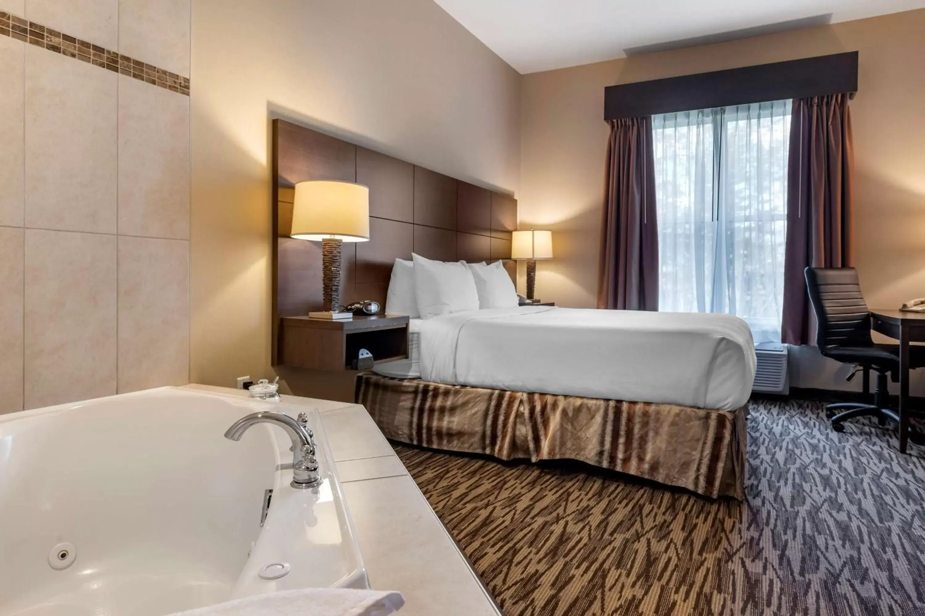 Bedroom in Best Western Plus Bridgewater Hotel & Convention Centre