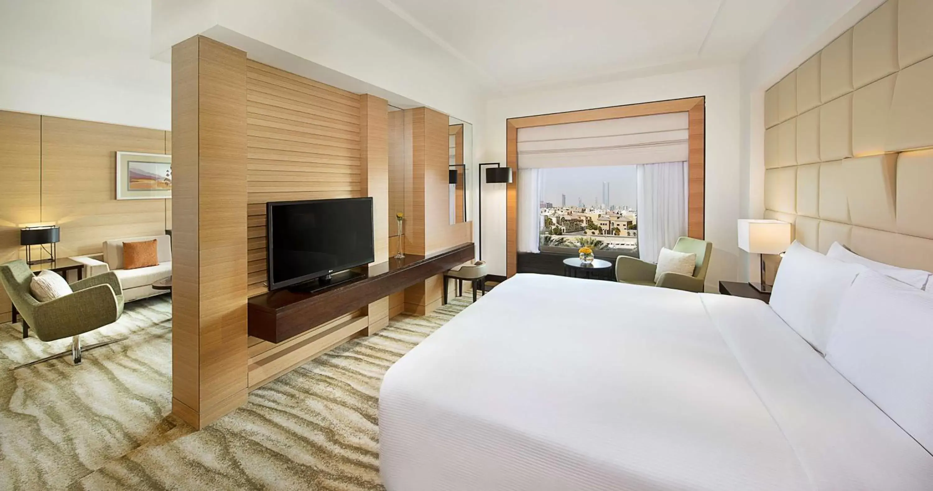 Bedroom, TV/Entertainment Center in DoubleTree by Hilton Hotel Riyadh - Al Muroj Business Gate