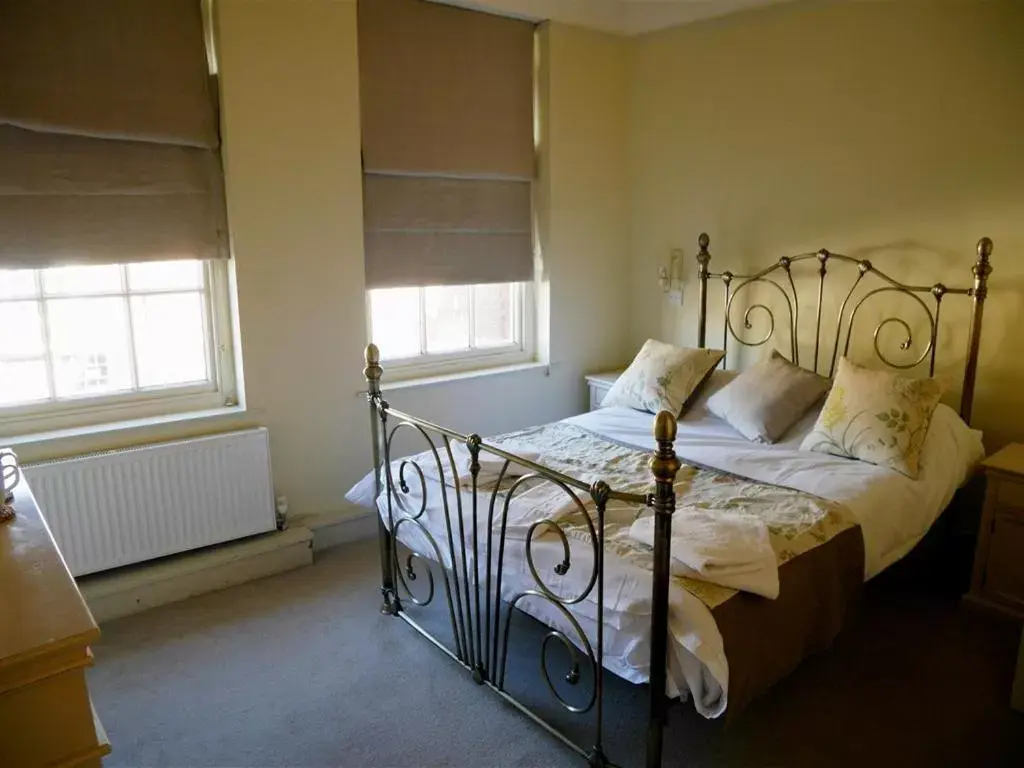 Bedroom in The Saracens Head Hotel