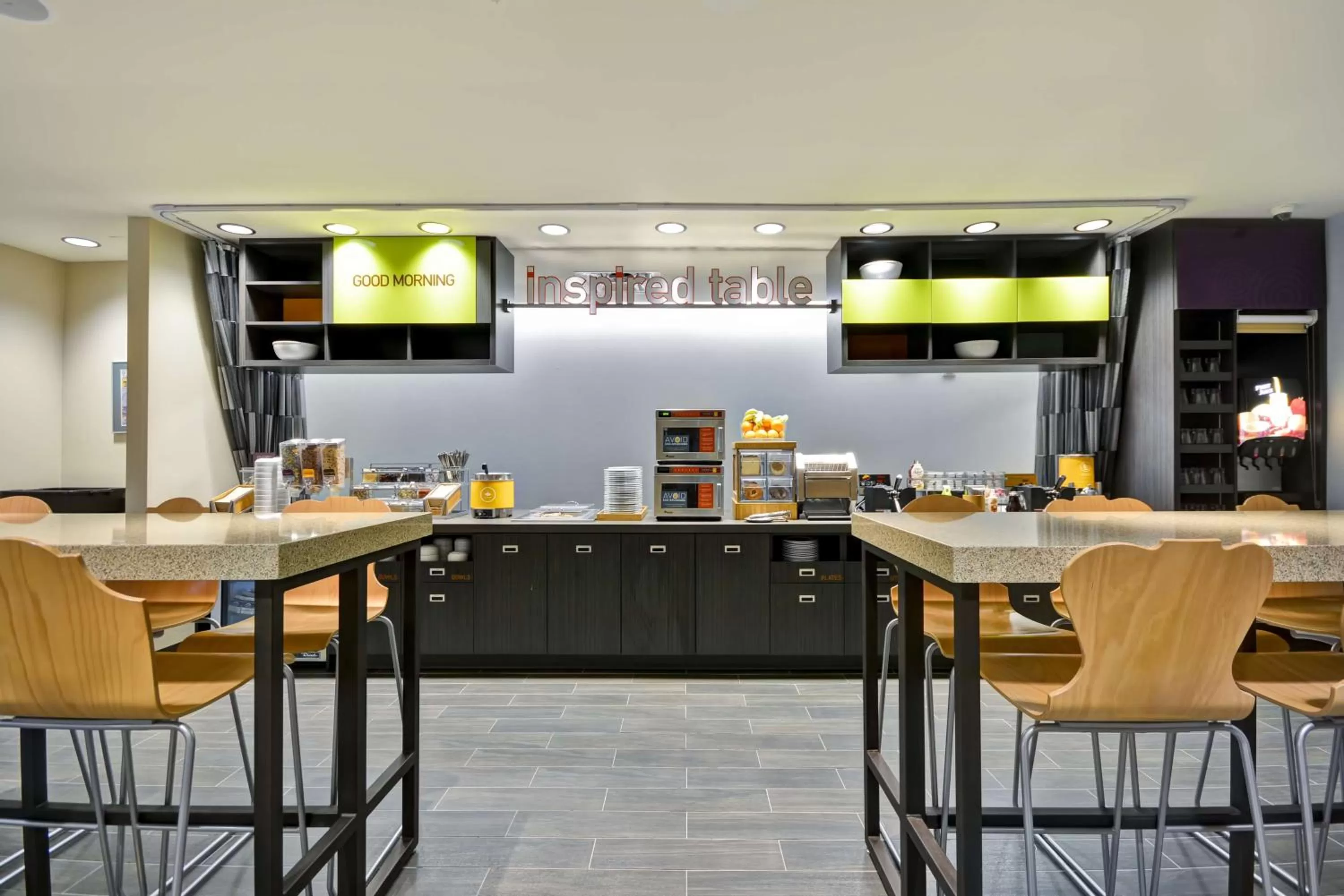 Dining area in Home2 Suites By Hilton Oswego