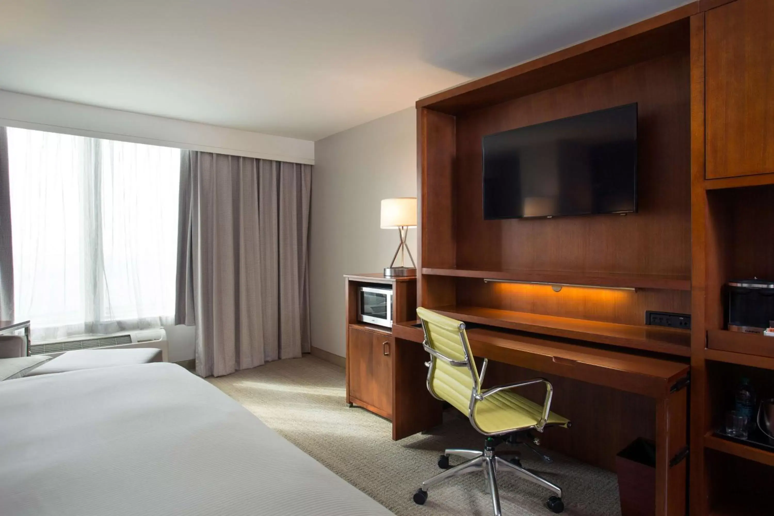 Bedroom, TV/Entertainment Center in DoubleTree by Hilton Biloxi