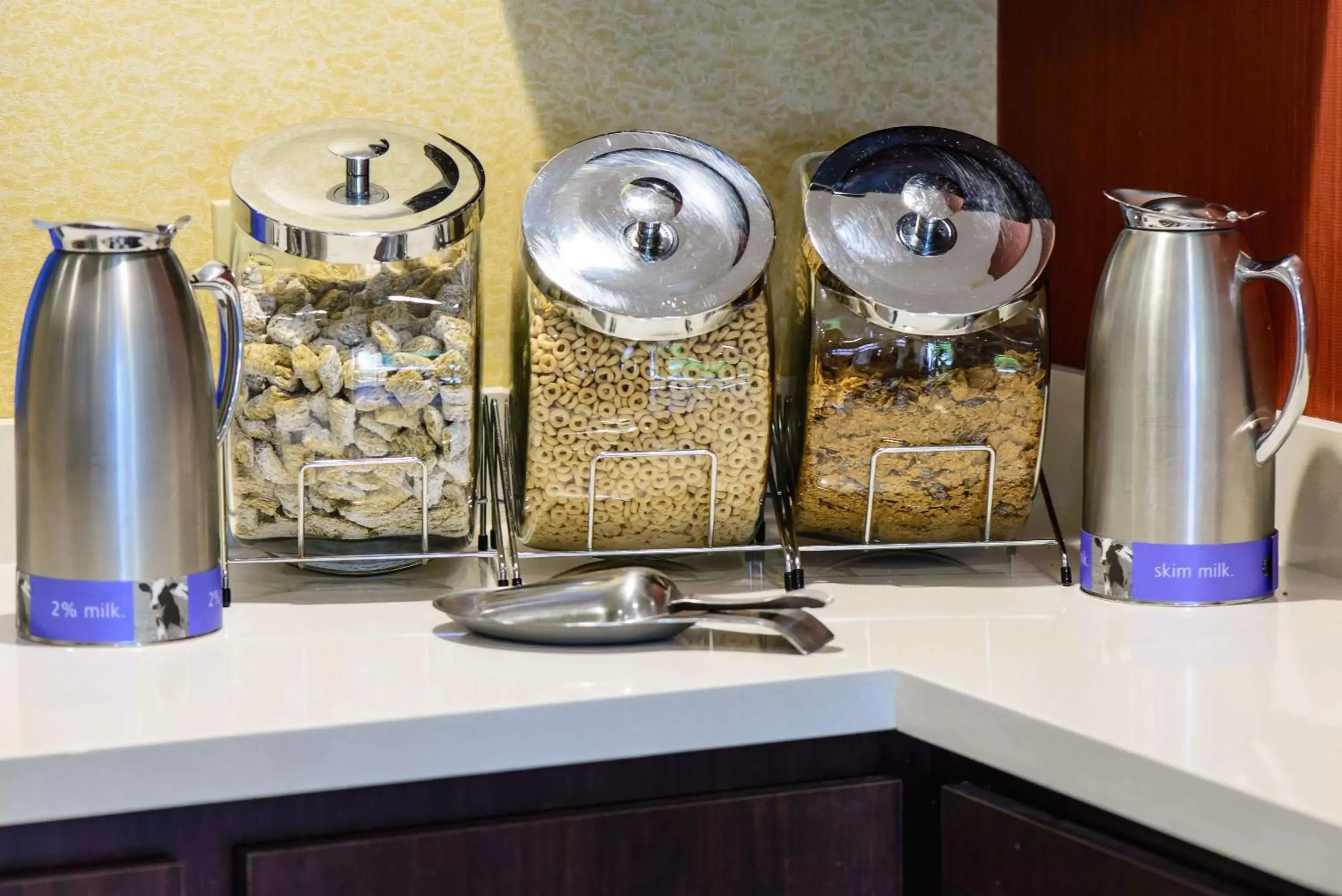 Dining area, Bathroom in Hampton Inn Houston-Pearland, TX