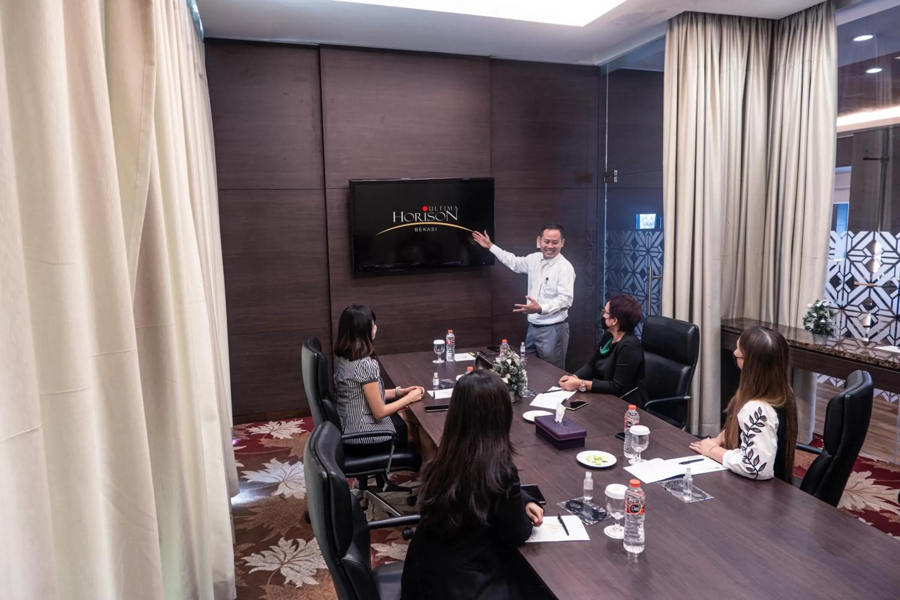 People, Business Area/Conference Room in Hotel Horison Ultima Bekasi