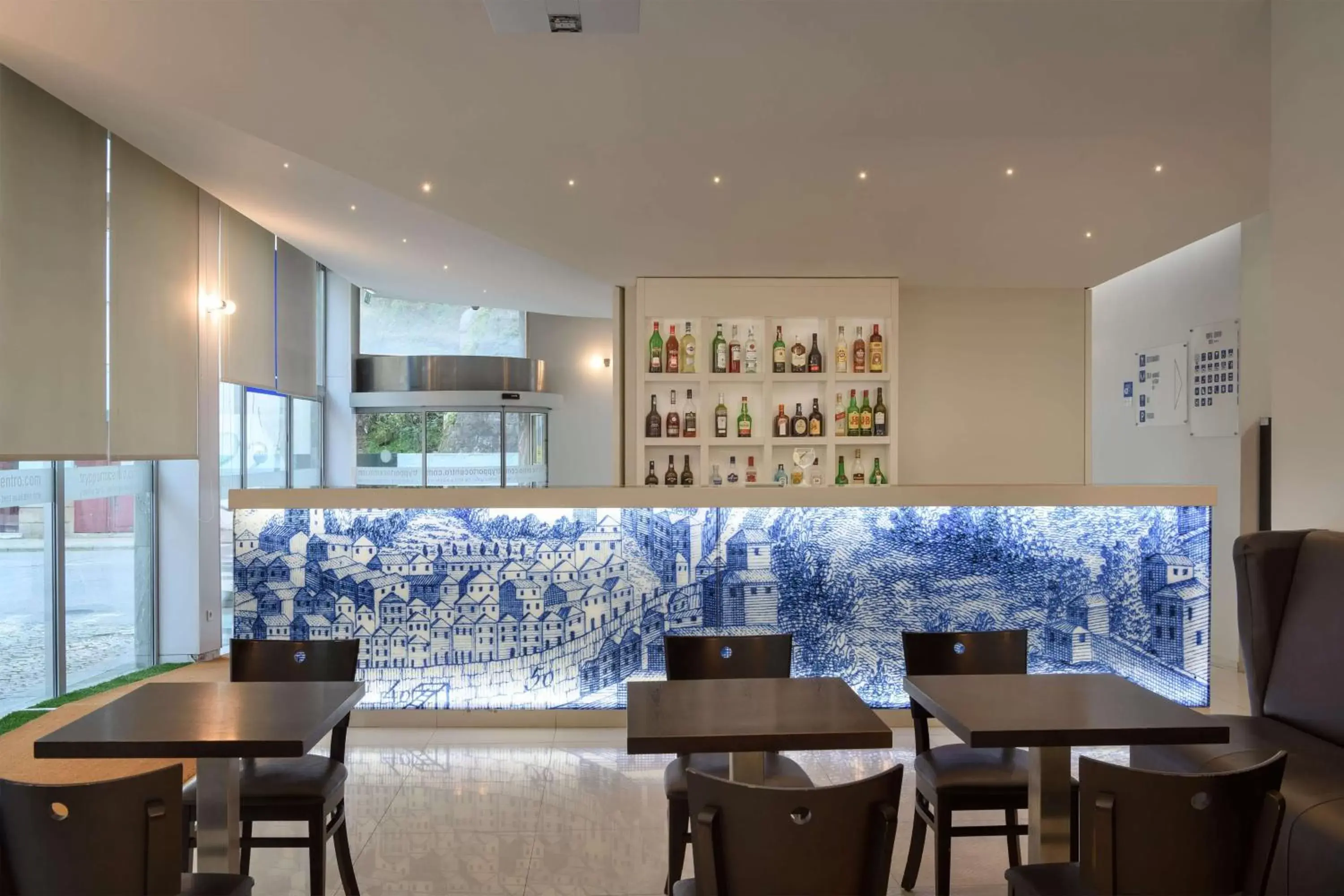 Lobby or reception, Lounge/Bar in TRYP by Wyndham Porto Centro Hotel