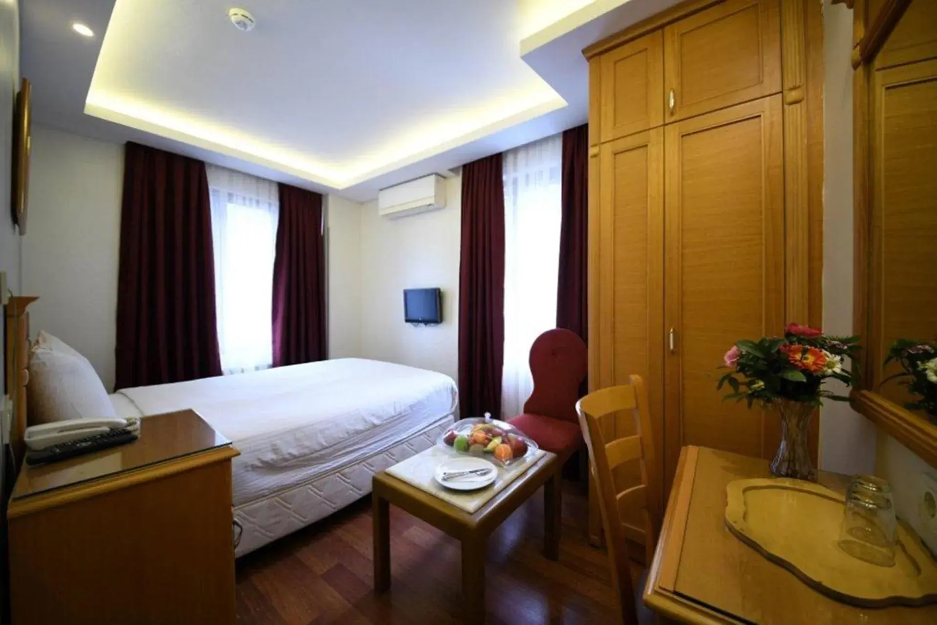 Bedroom, Bed in Express Star Hotel Taksim