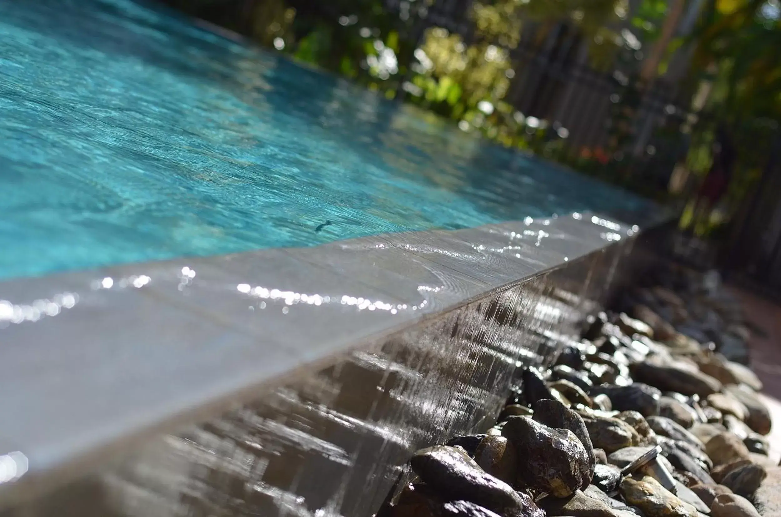 Swimming pool in Cayman Villas Port Douglas