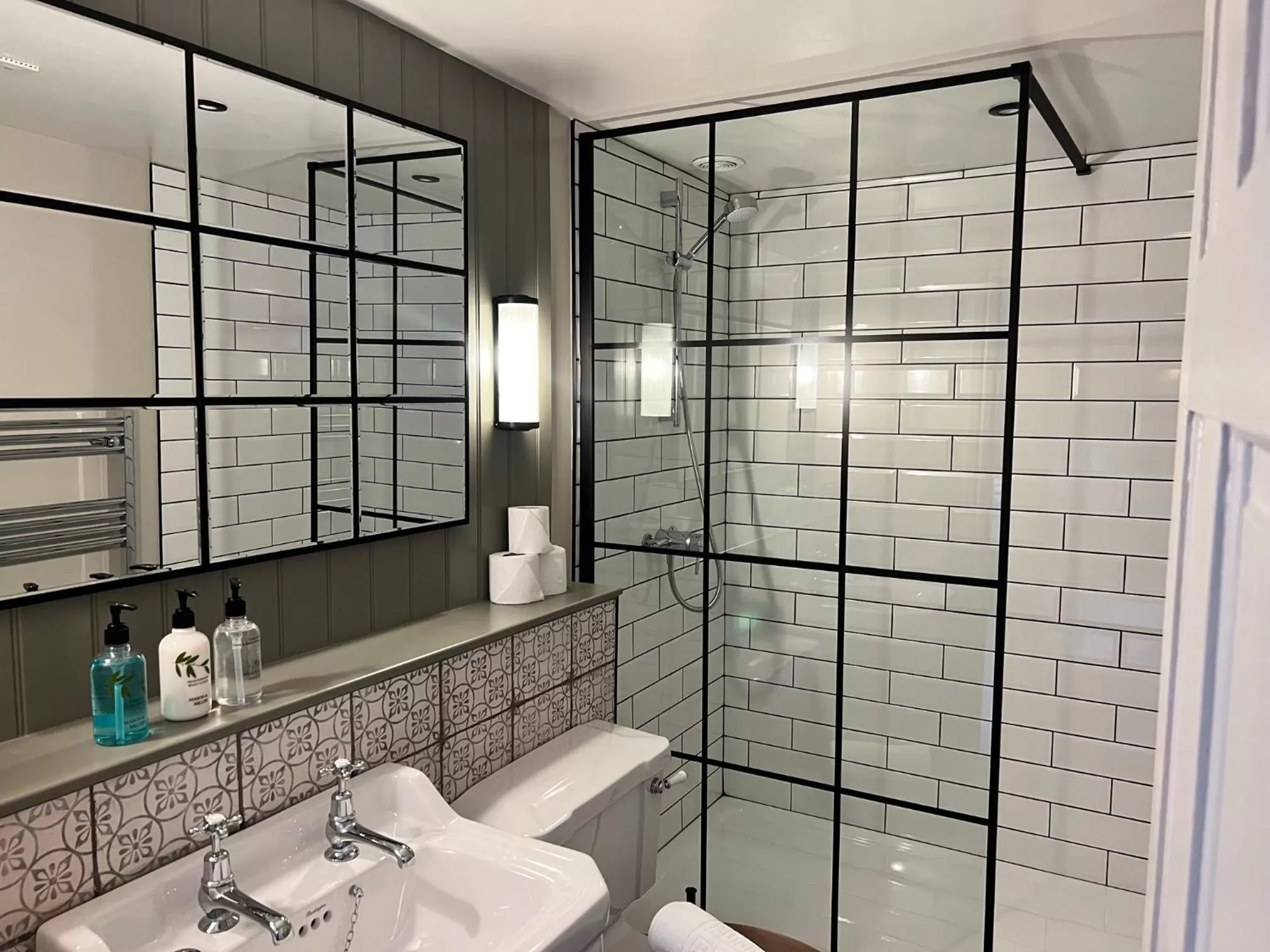 Bathroom in The Punchbowl Inn