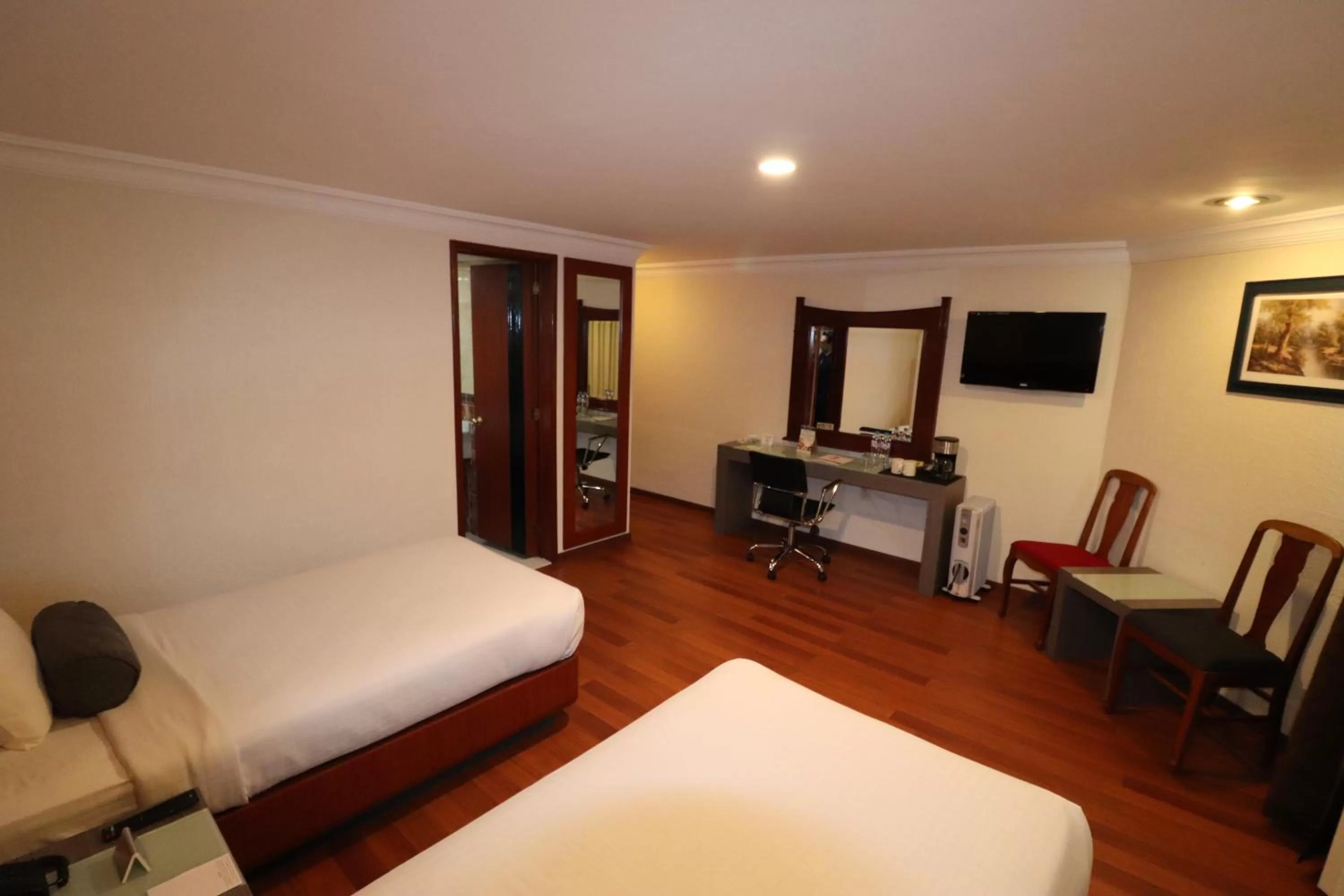 Photo of the whole room, Bed in Best Western Plus Gran Marques