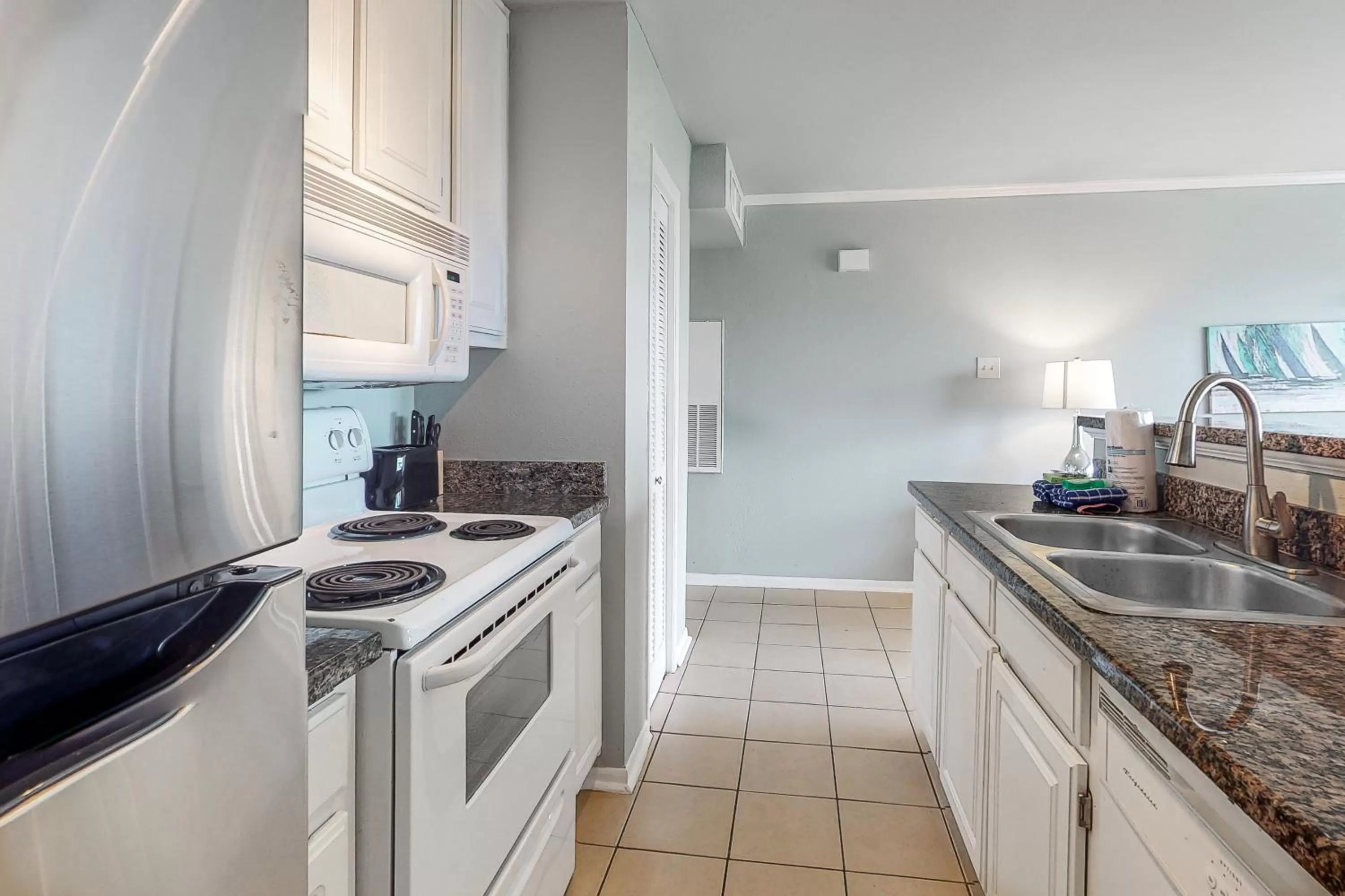 Kitchen/Kitchenette in Cove by the Seawall