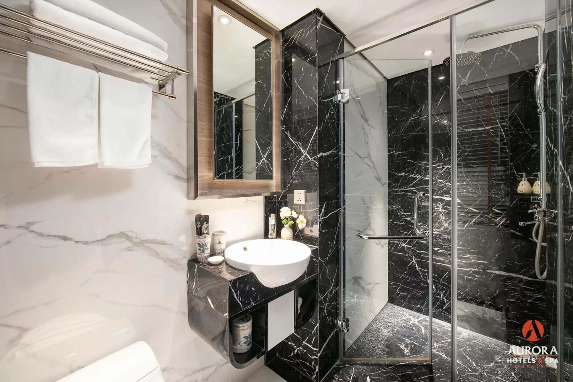 Shower in Aurora Premium - A Lifestyle Hotel