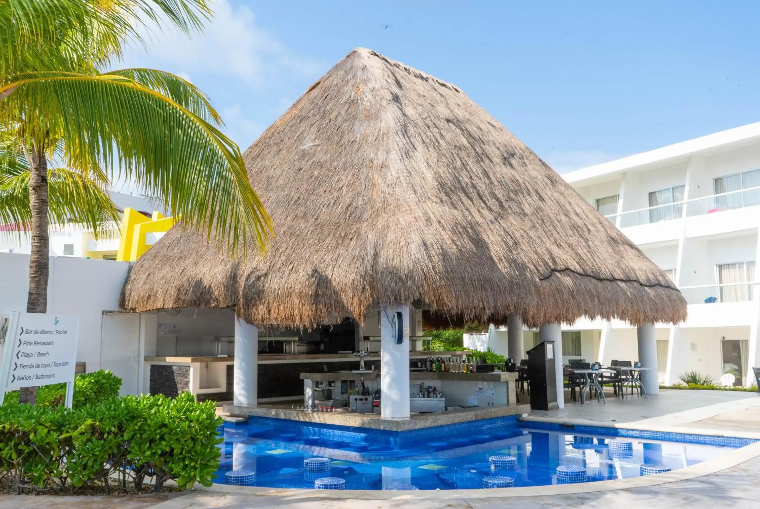 Lounge or bar, Swimming Pool in Cancun Bay Resort - All Inclusive