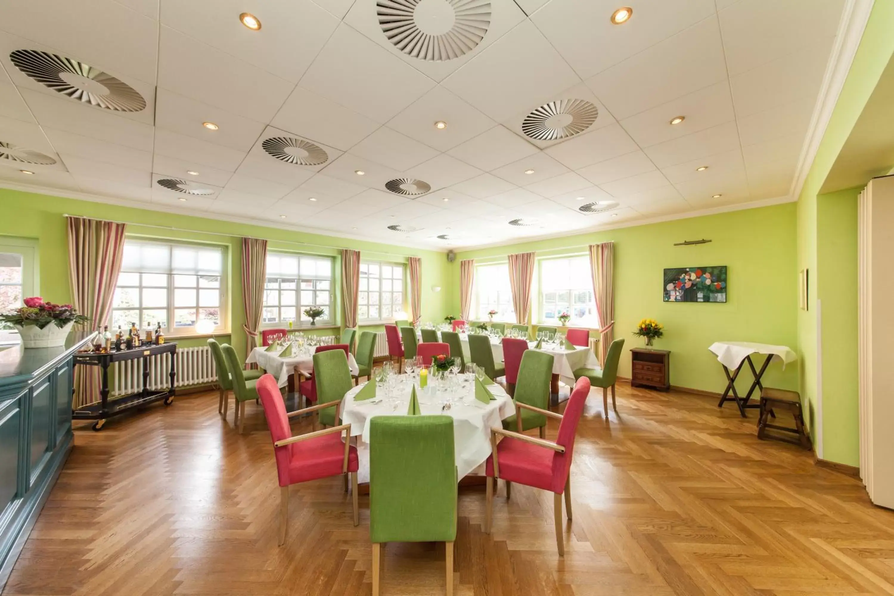 Banquet/Function facilities, Restaurant/Places to Eat in Hotel Drei Kronen Elmshorn