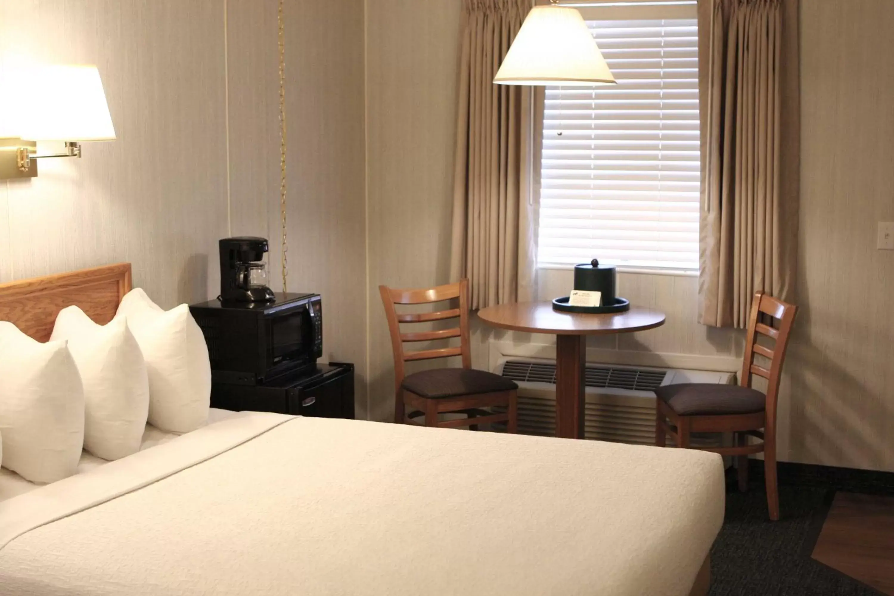 Queen Room in Ranch Inn Jackson Hole Queen Room in Ranch Inn Jackson Hole