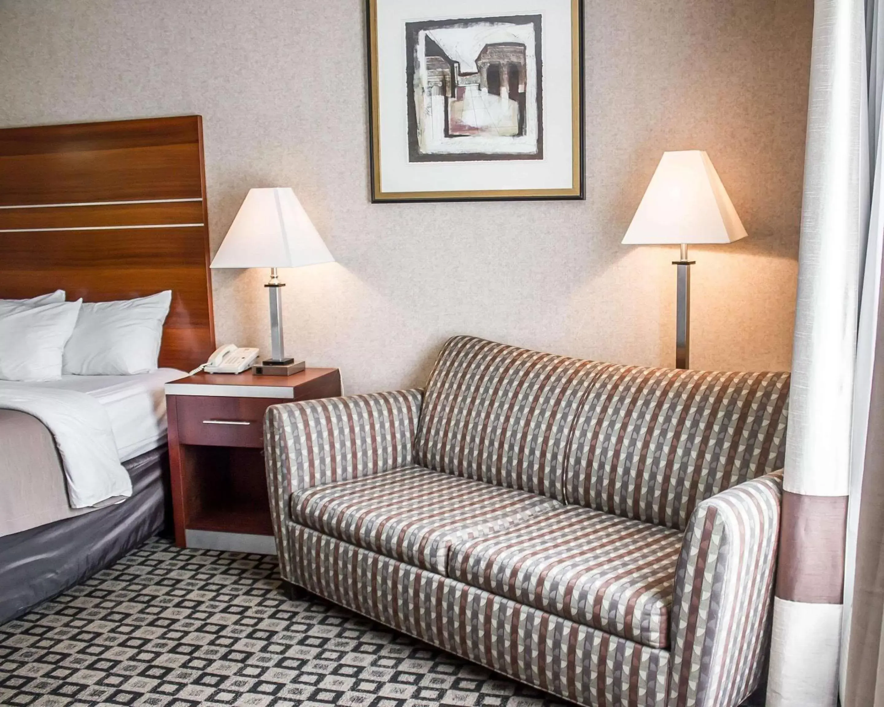 Photo of the whole room, Seating Area in Quality Inn of Clarion