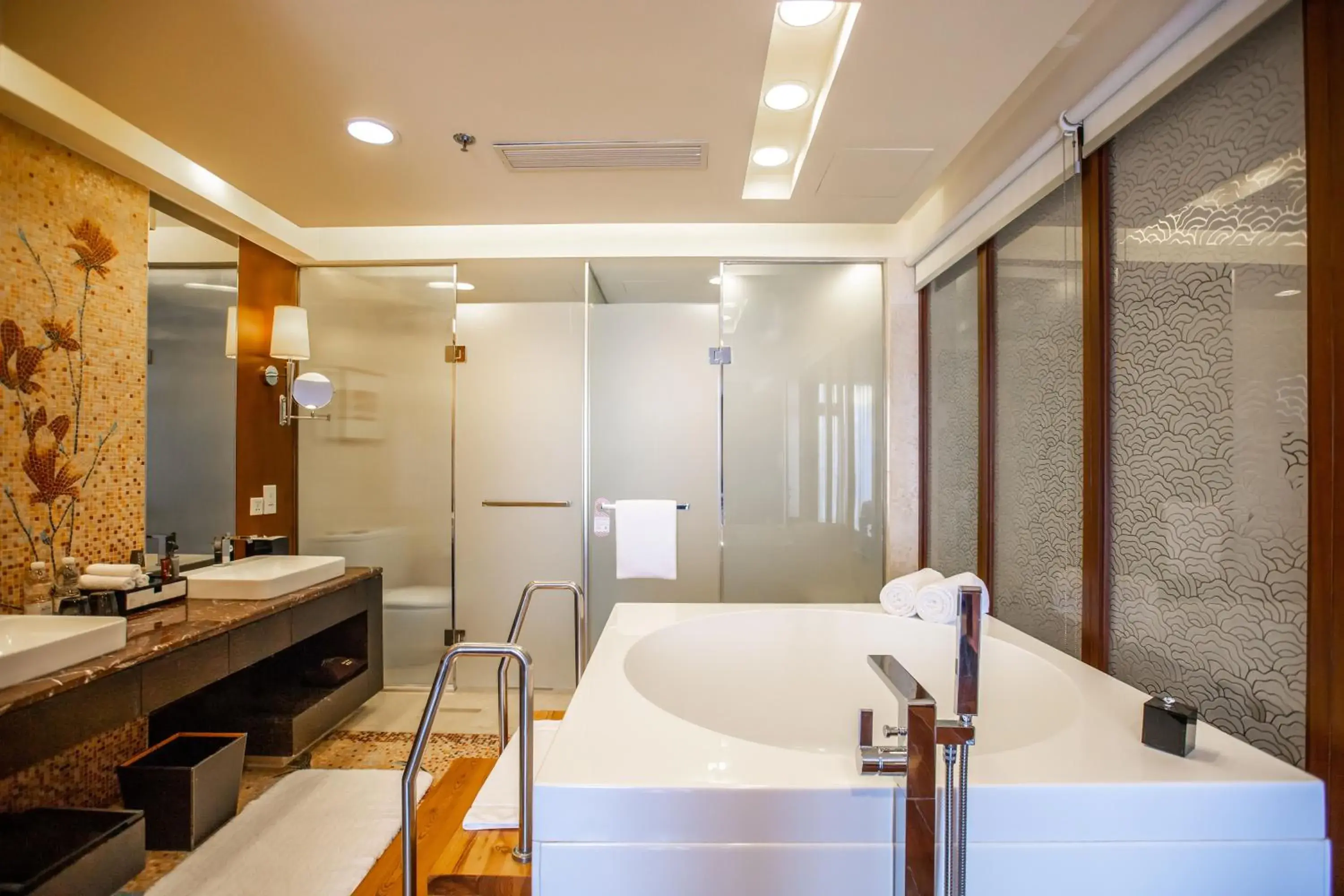 Bathroom in The Imperial Mansion, Beijing - Marriott Executive Apartments